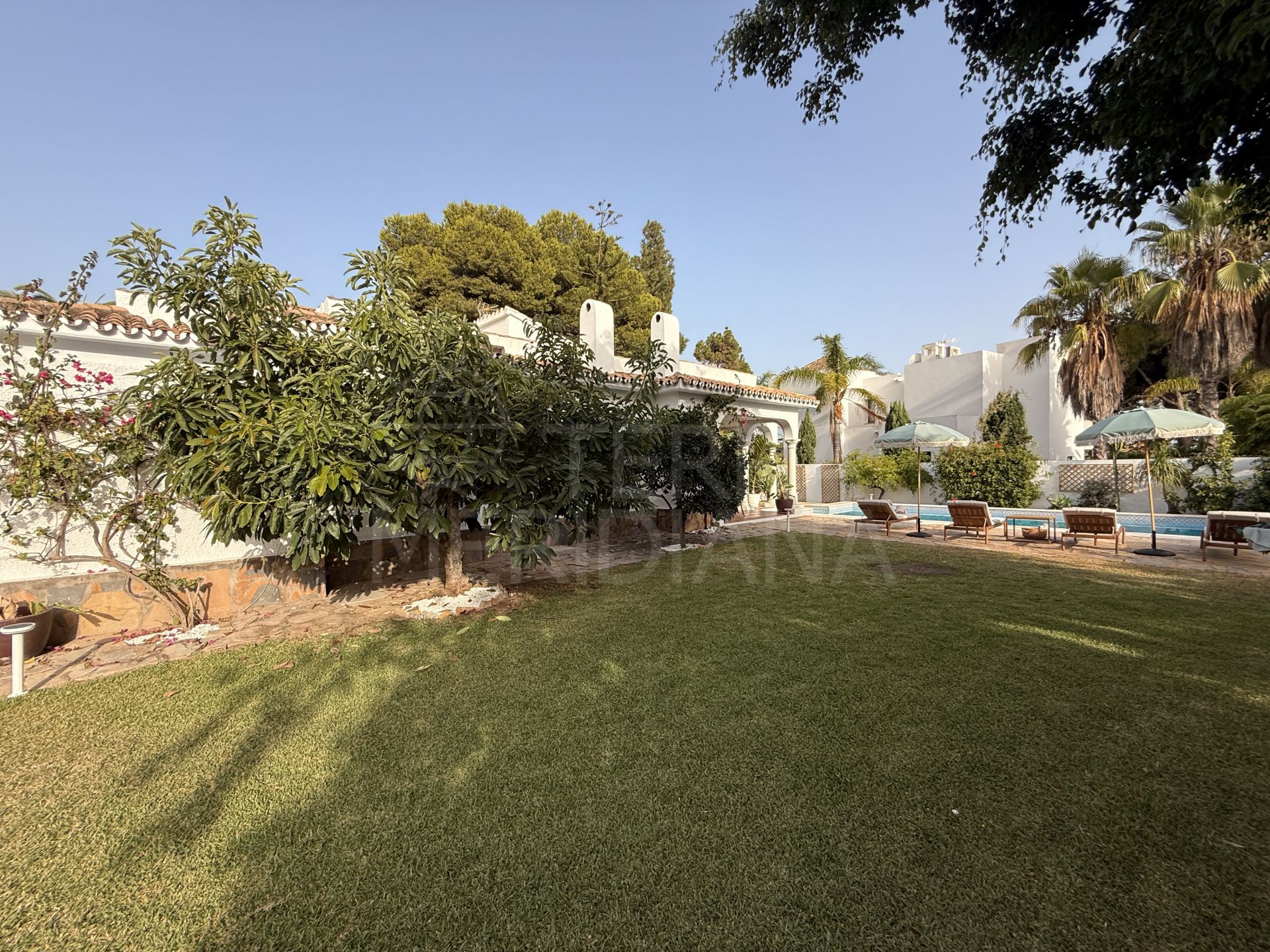 Villa in El Paraiso Playa, Estepona