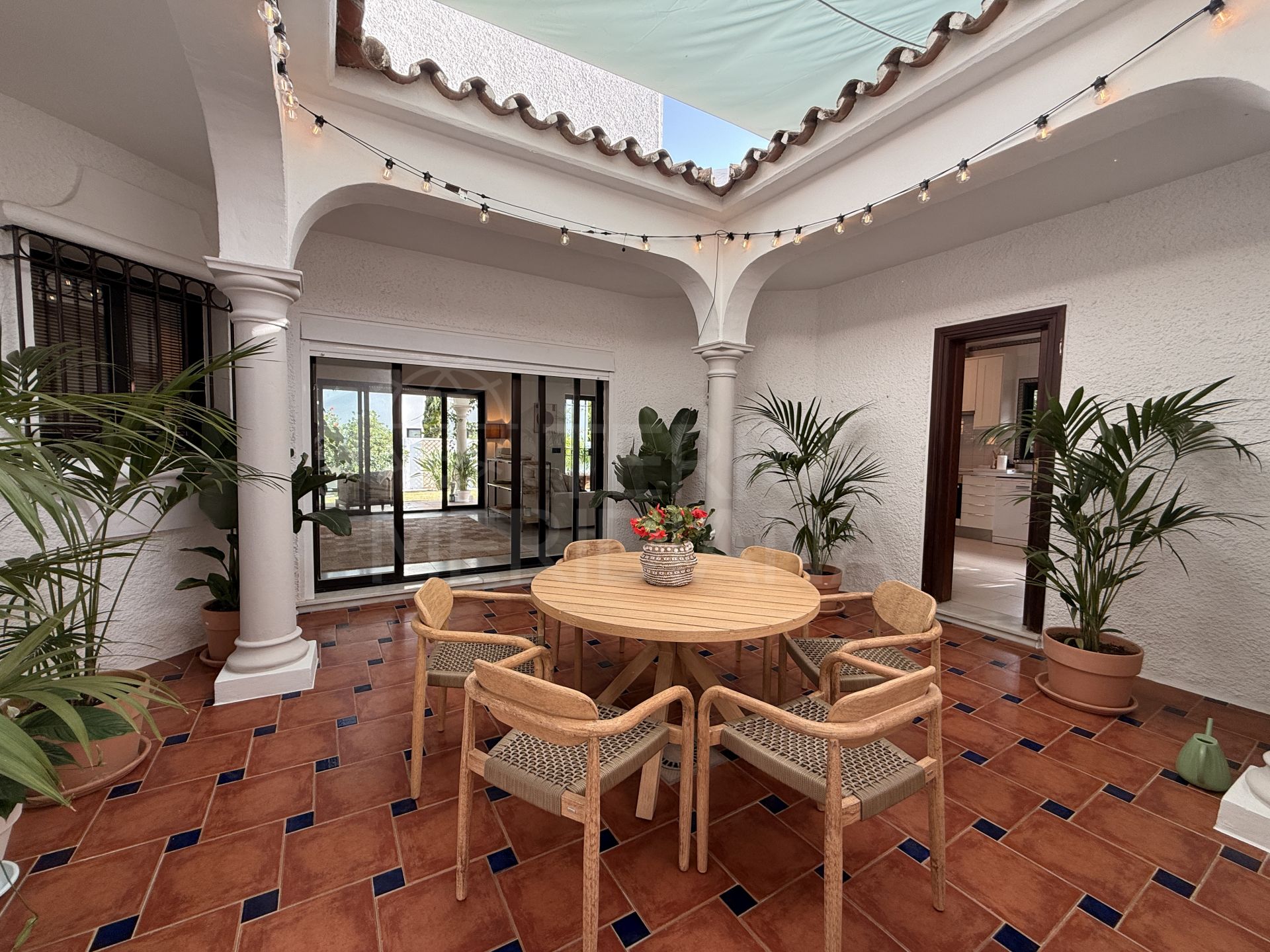 Villa in El Paraiso Playa, Estepona