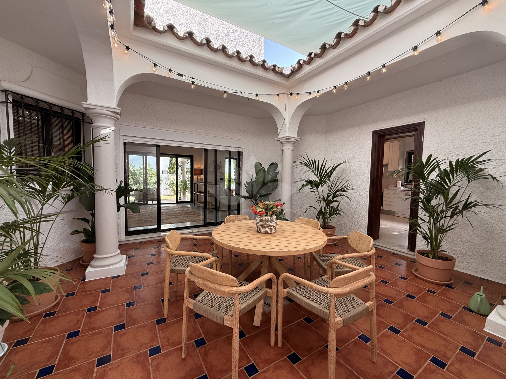 Villa in El Paraiso Playa, Estepona