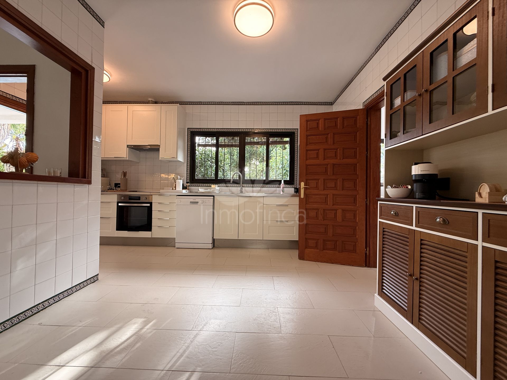 Villa in El Paraiso Playa, Estepona