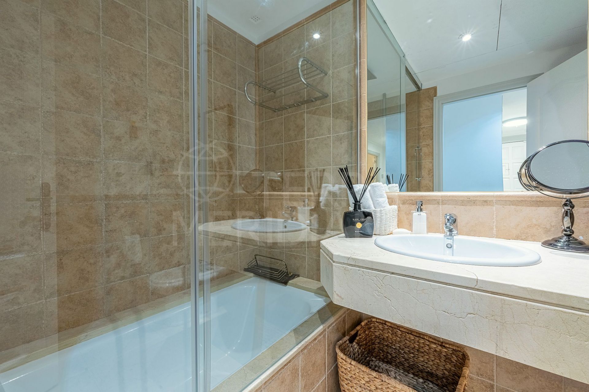 Ground Floor Apartment in Benatalaya, Estepona