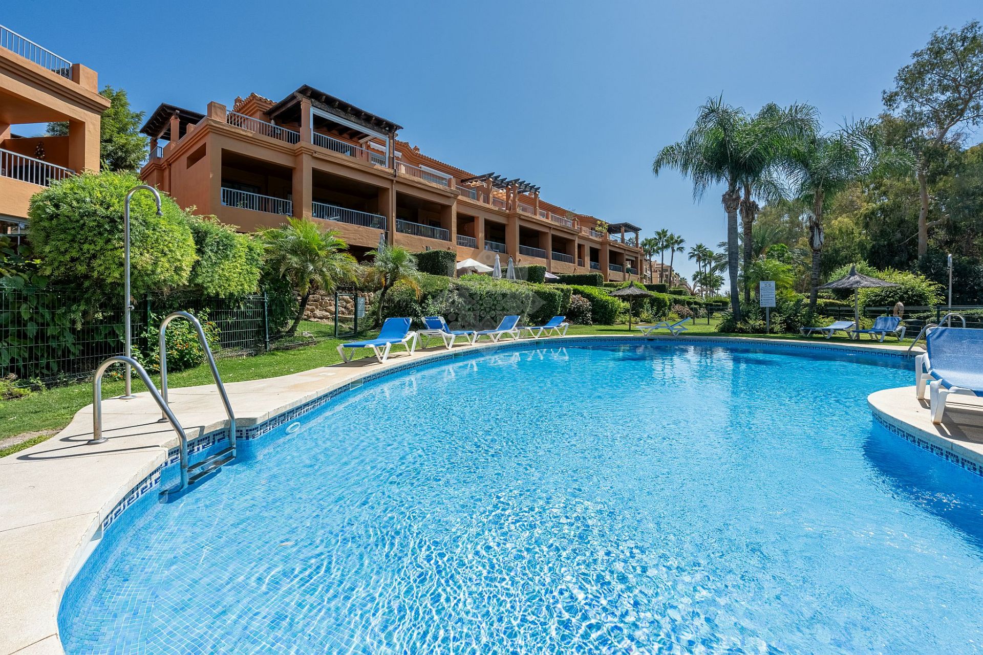 Ground Floor Apartment in Benatalaya, Estepona