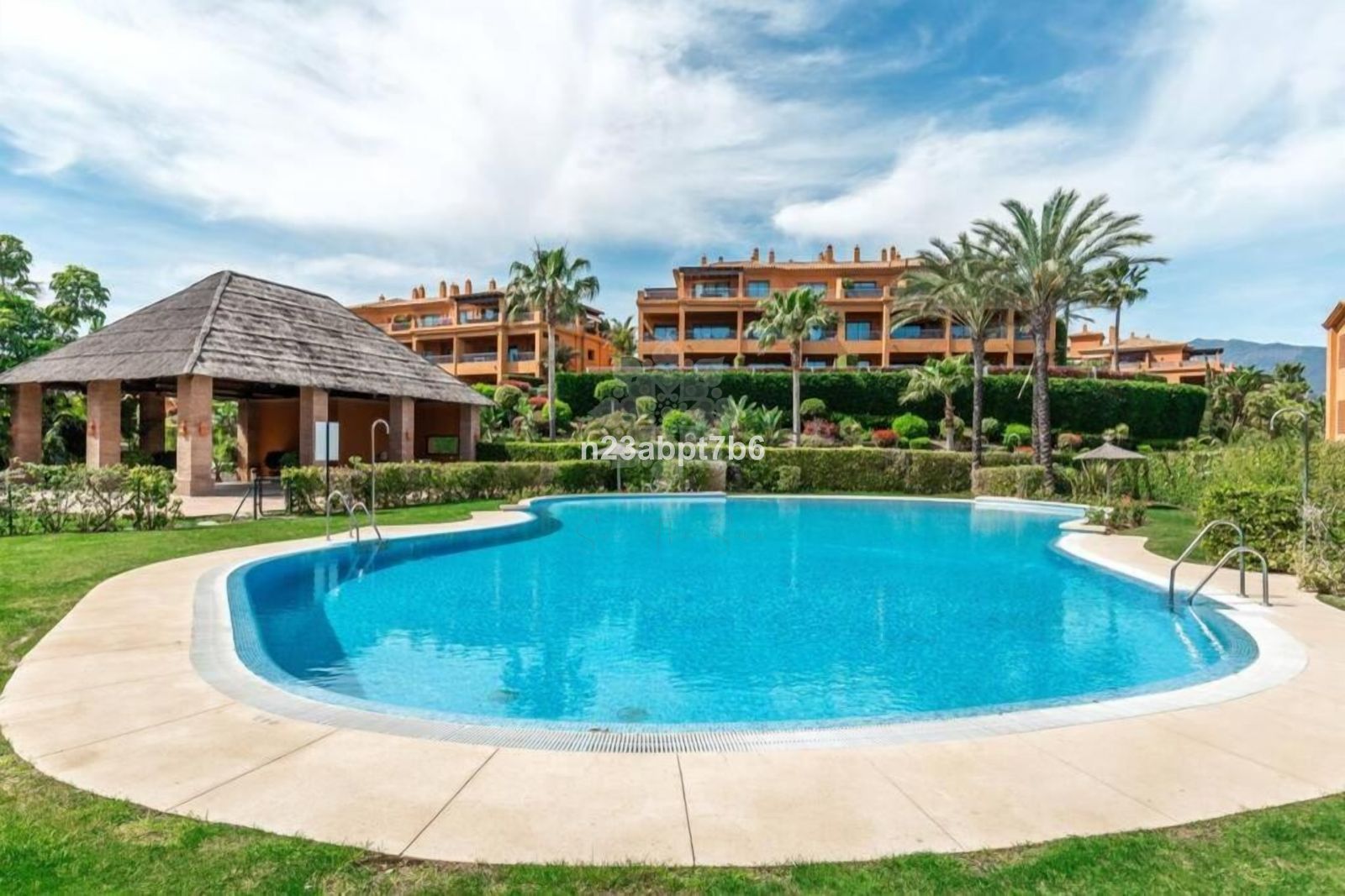 Ground Floor Apartment in Benatalaya, Estepona