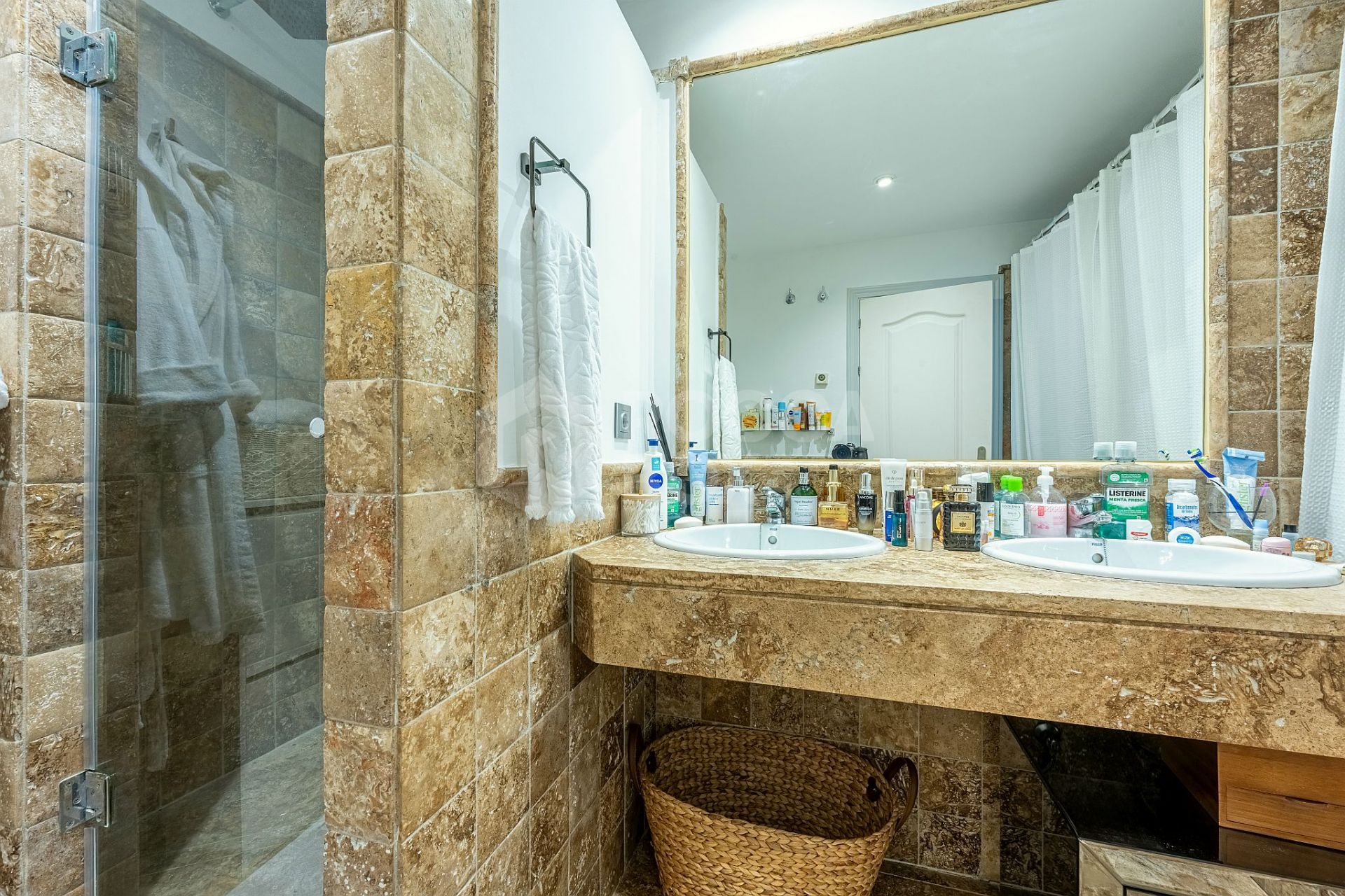 Elegant Ground Floor Apartment with Private Garden in Benatalaya