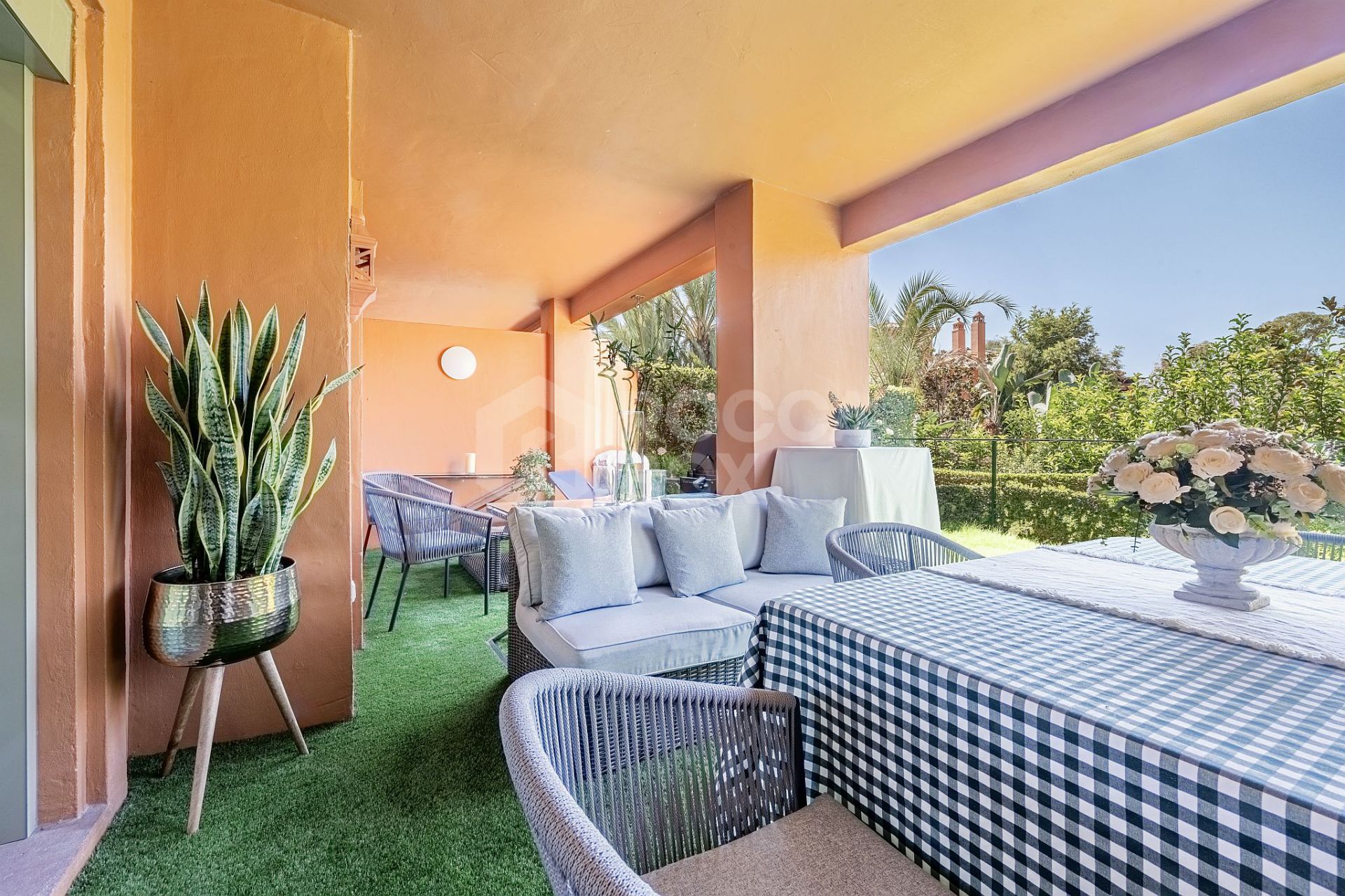 Elegant Ground Floor Apartment with Private Garden in Benatalaya