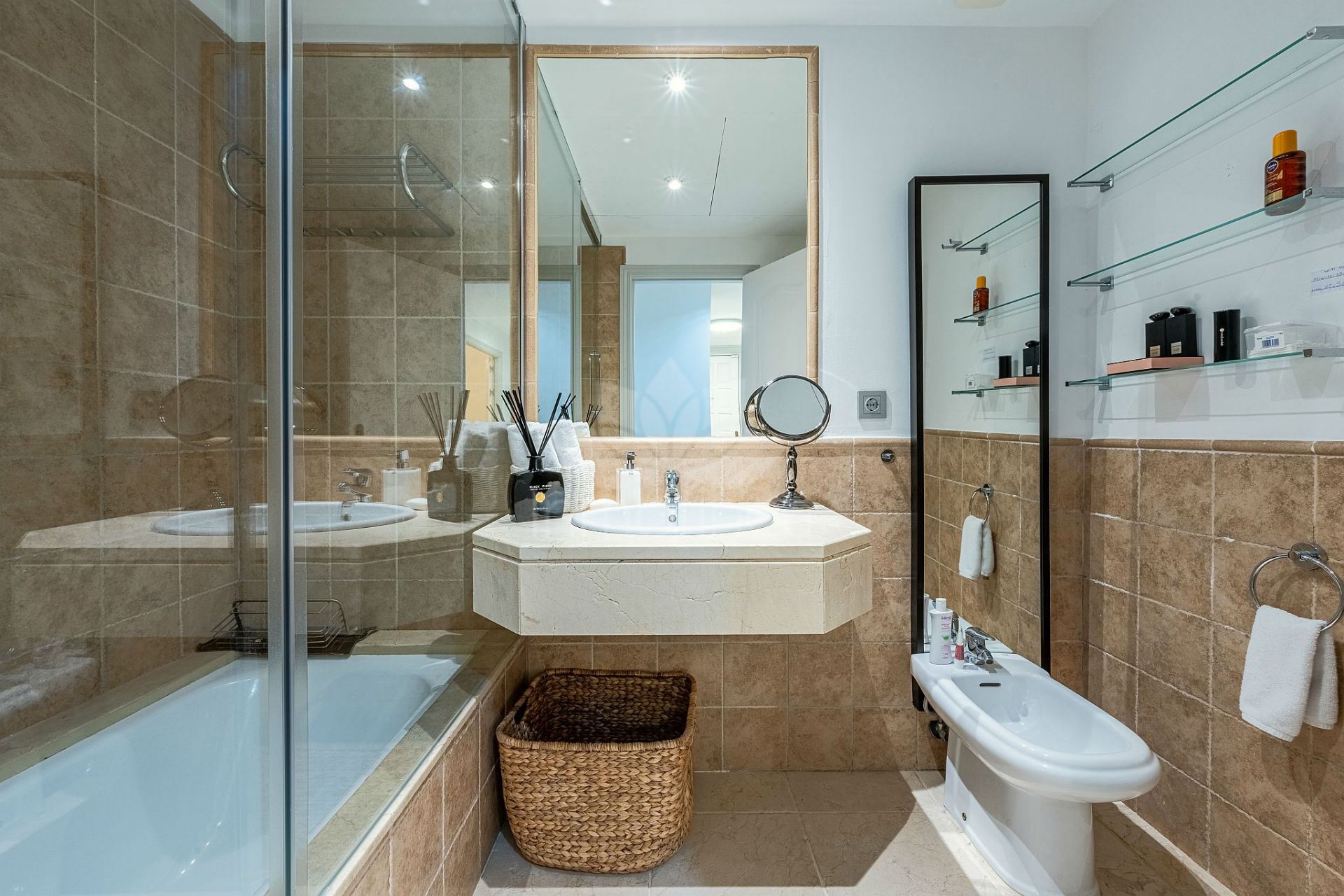 Ground Floor Apartment in Benatalaya, Estepona