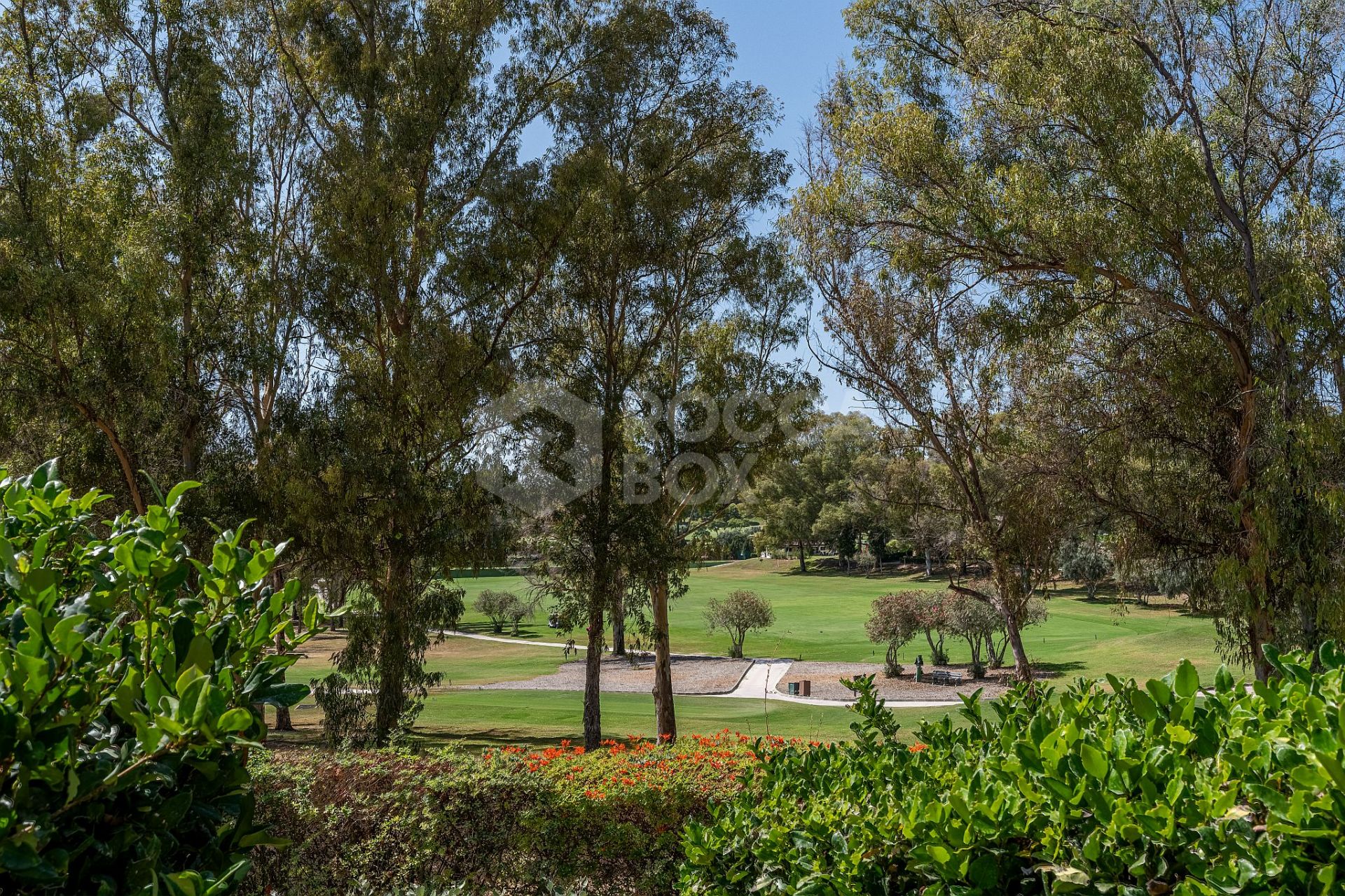 Elegant Ground Floor Apartment with Private Garden in Benatalaya