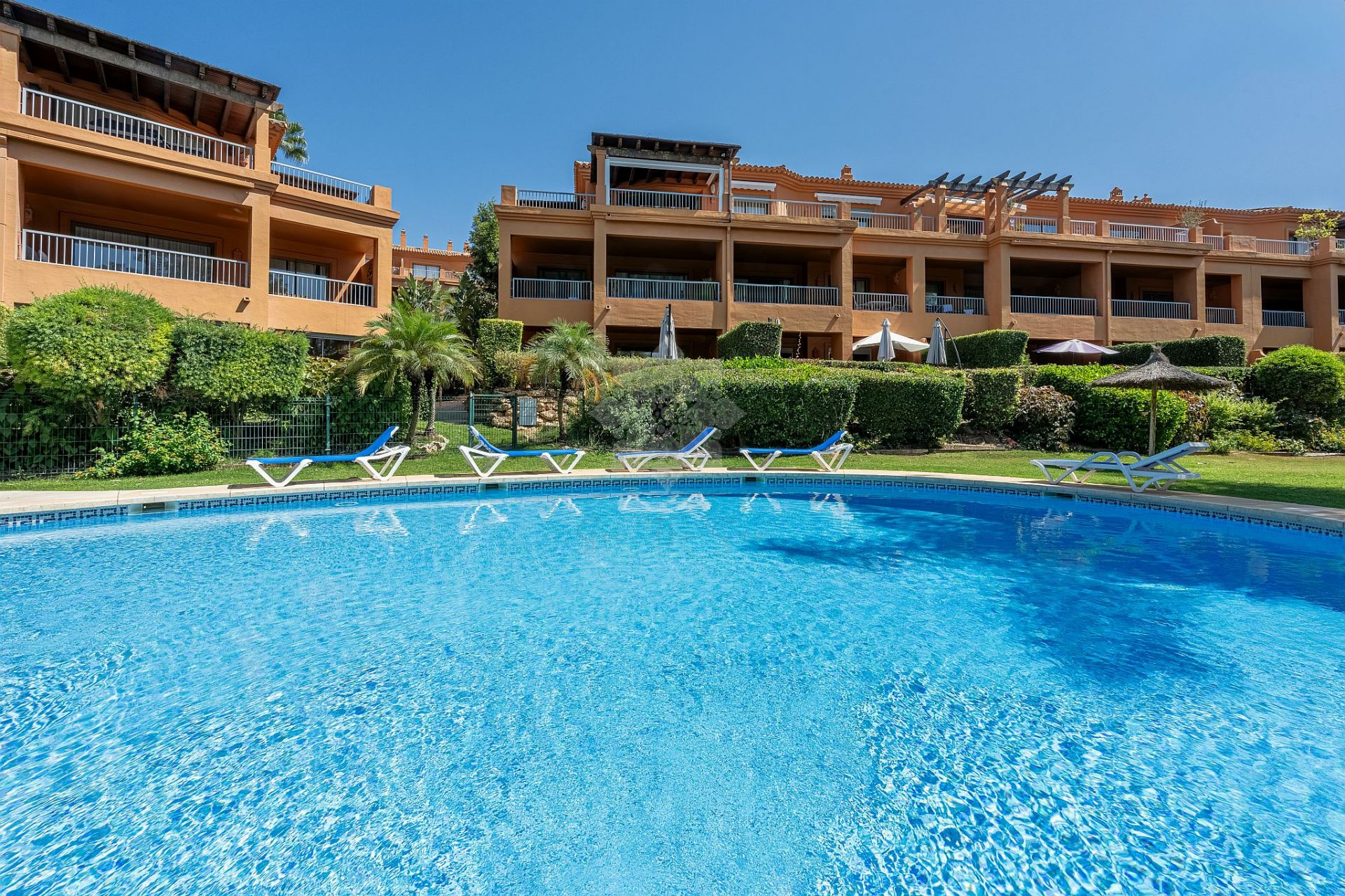 Ground Floor Apartment in Benatalaya, Estepona