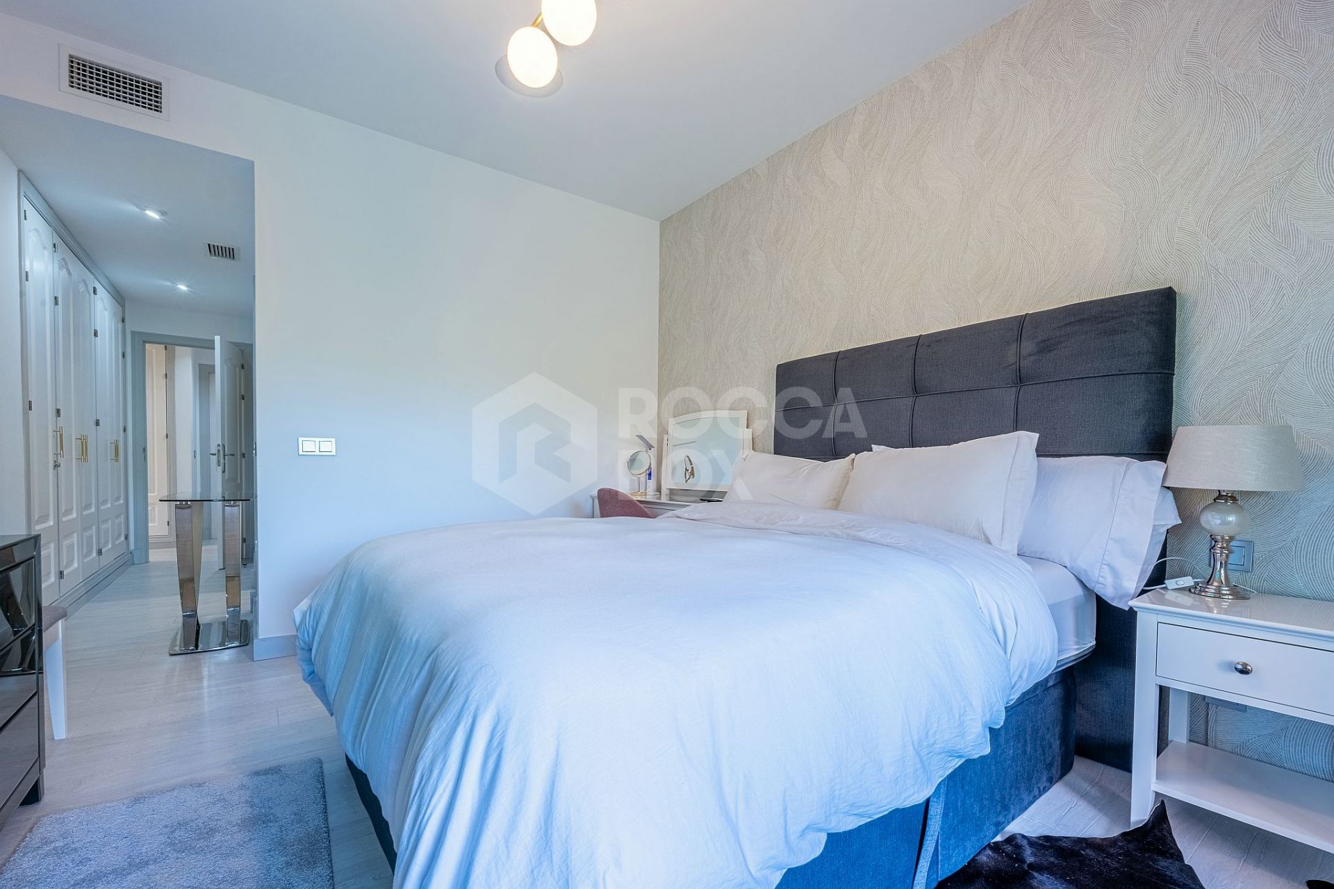 Elegant Ground Floor Apartment with Private Garden in Benatalaya