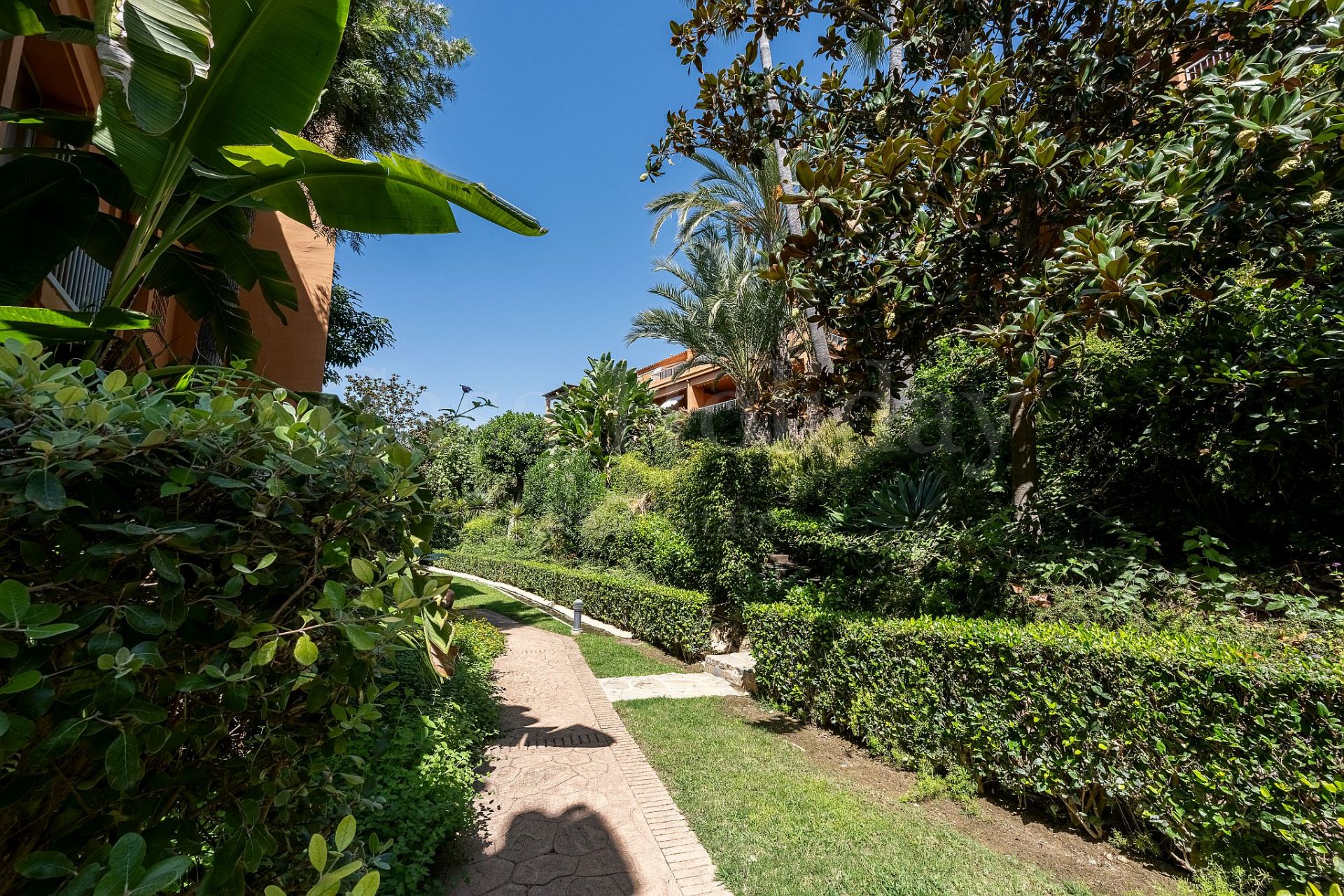 Apartamento Planta Baja en Benatalaya, Estepona