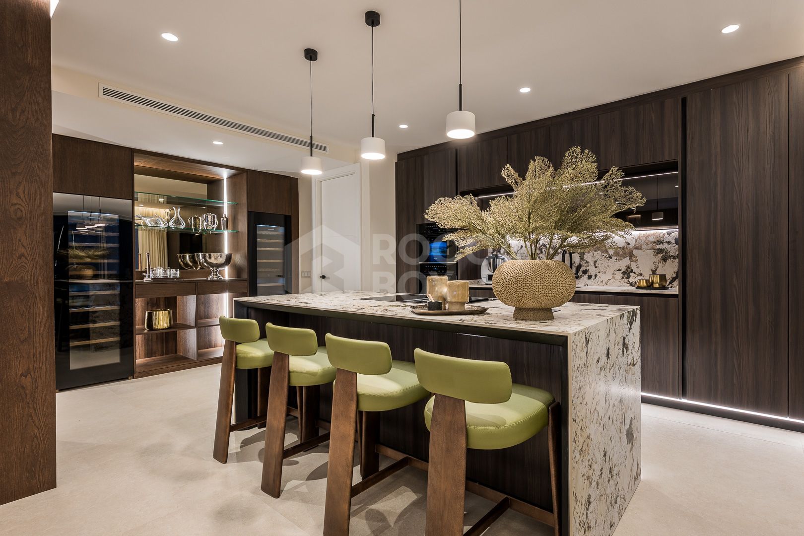 Elegant 3-Bedroom Apartment in Los Monteros Palm Beach – Coastal Luxury Redefined