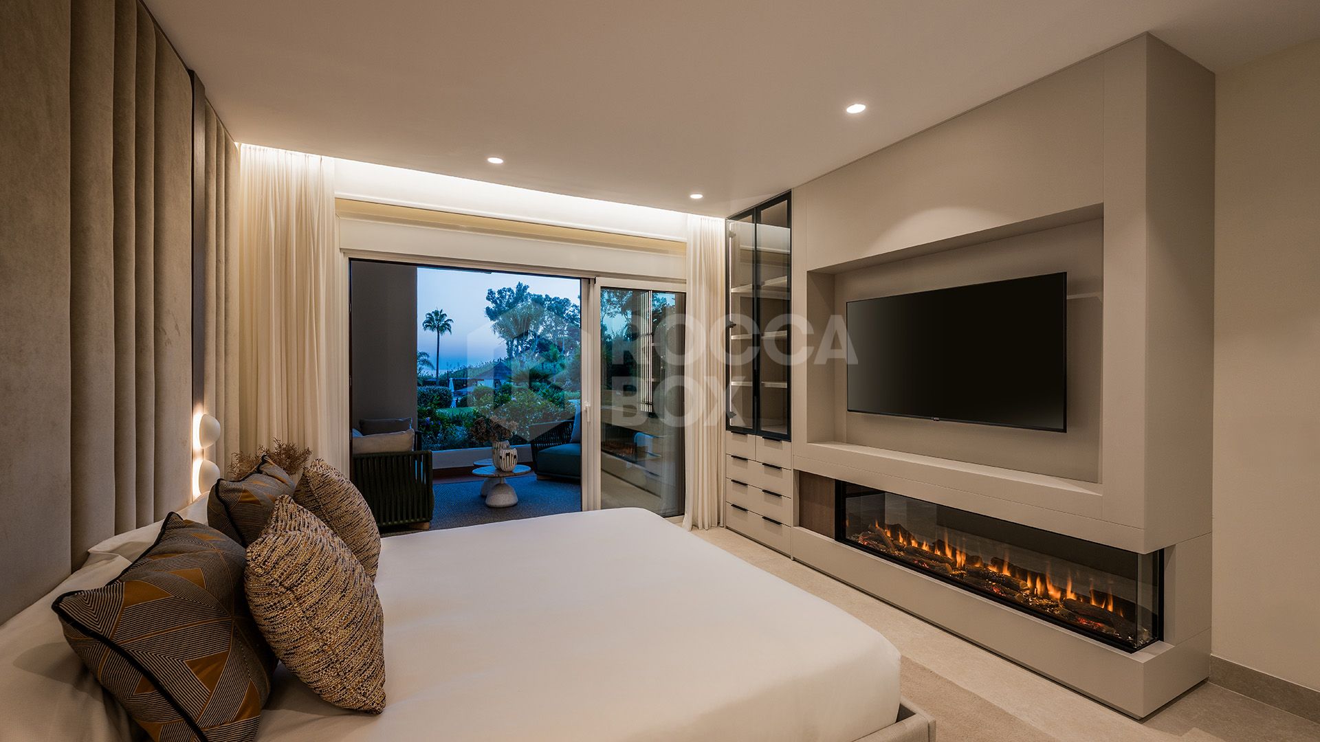 Ground Floor Apartment for sale in Beach Side New Golden Mile, Estepona East