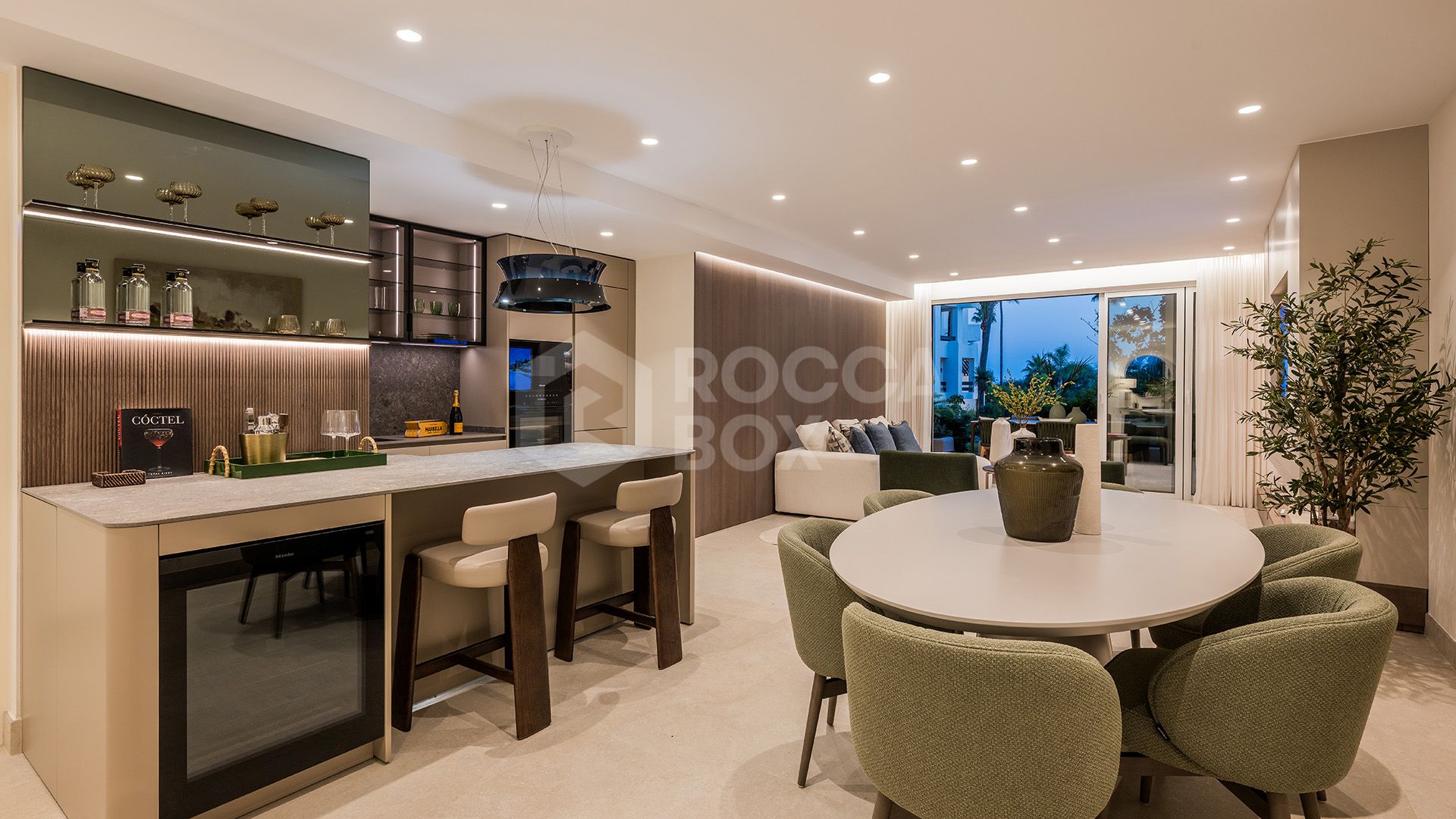 Ground Floor Apartment for sale in Beach Side New Golden Mile, Estepona East