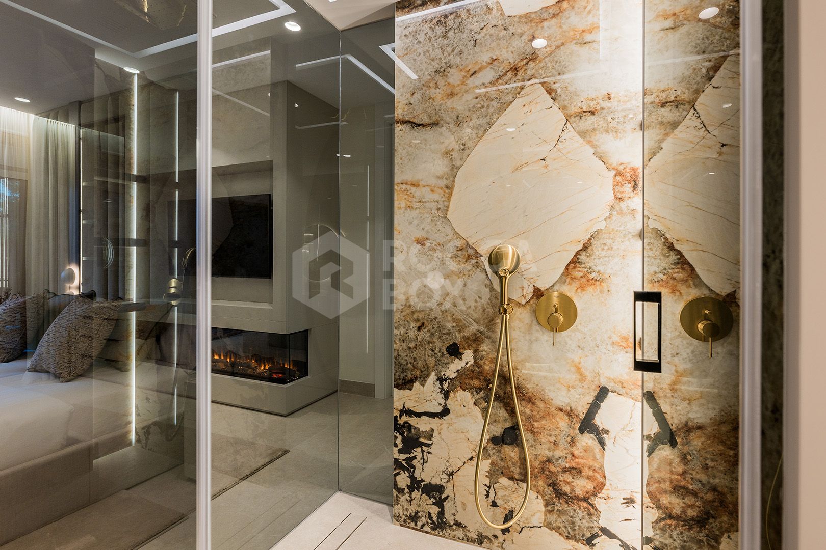 Ground Floor Apartment for sale in Beach Side New Golden Mile, Estepona East