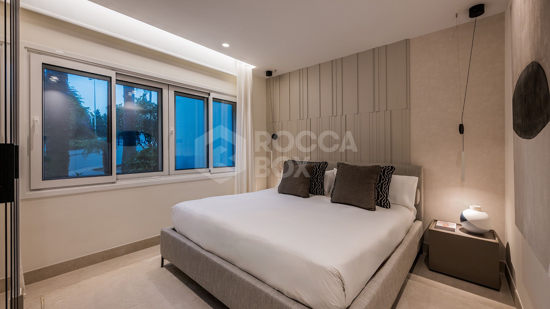 Ground Floor Apartment for sale in Beach Side New Golden Mile, Estepona East