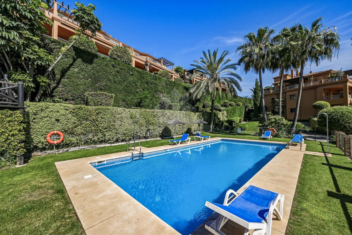 Apartament na parterze w Benatalaya, Estepona