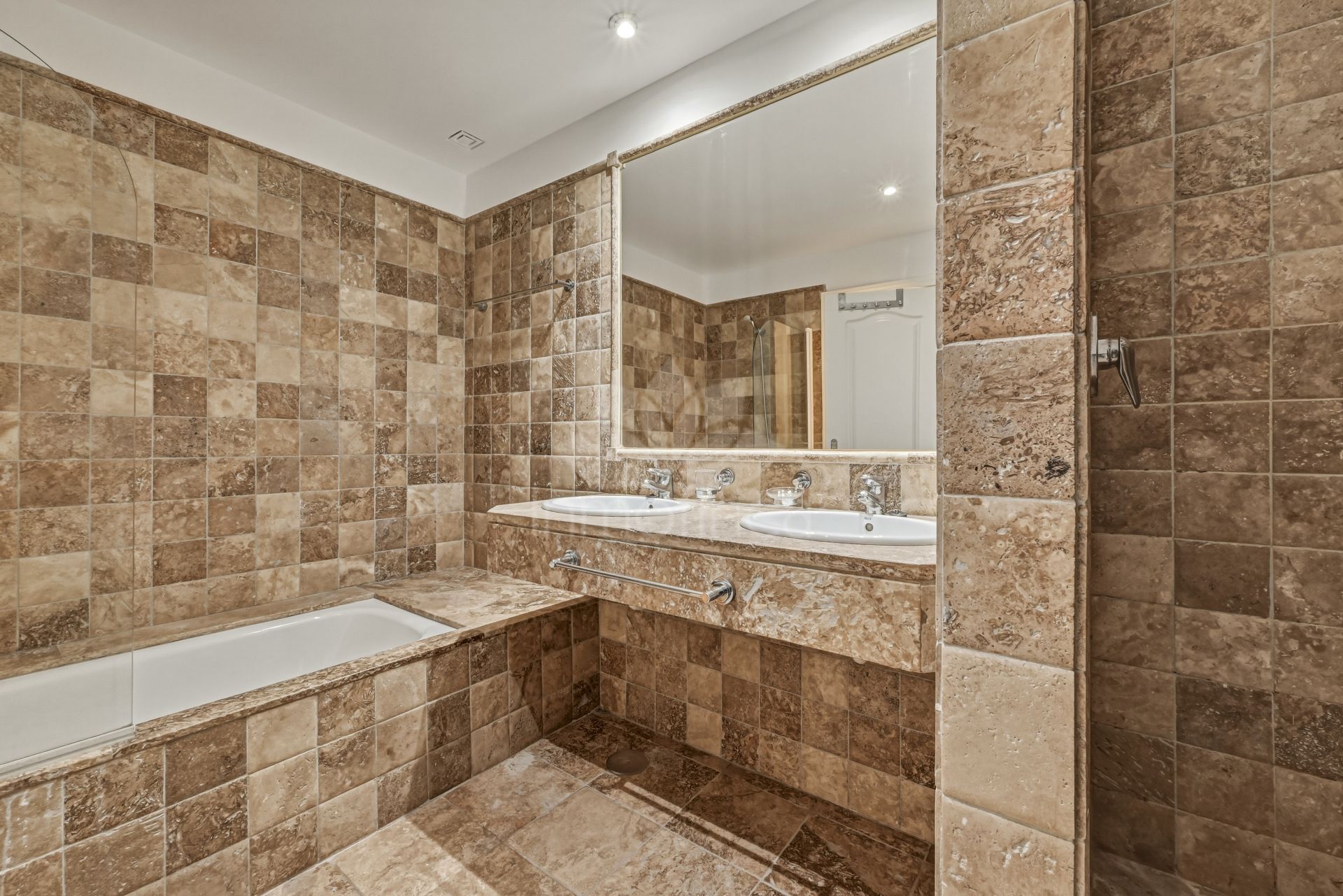 Ground Floor Apartment in Benatalaya, Estepona