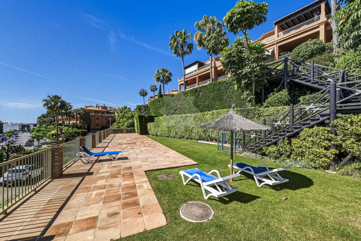 Apartament na parterze w Benatalaya, Estepona