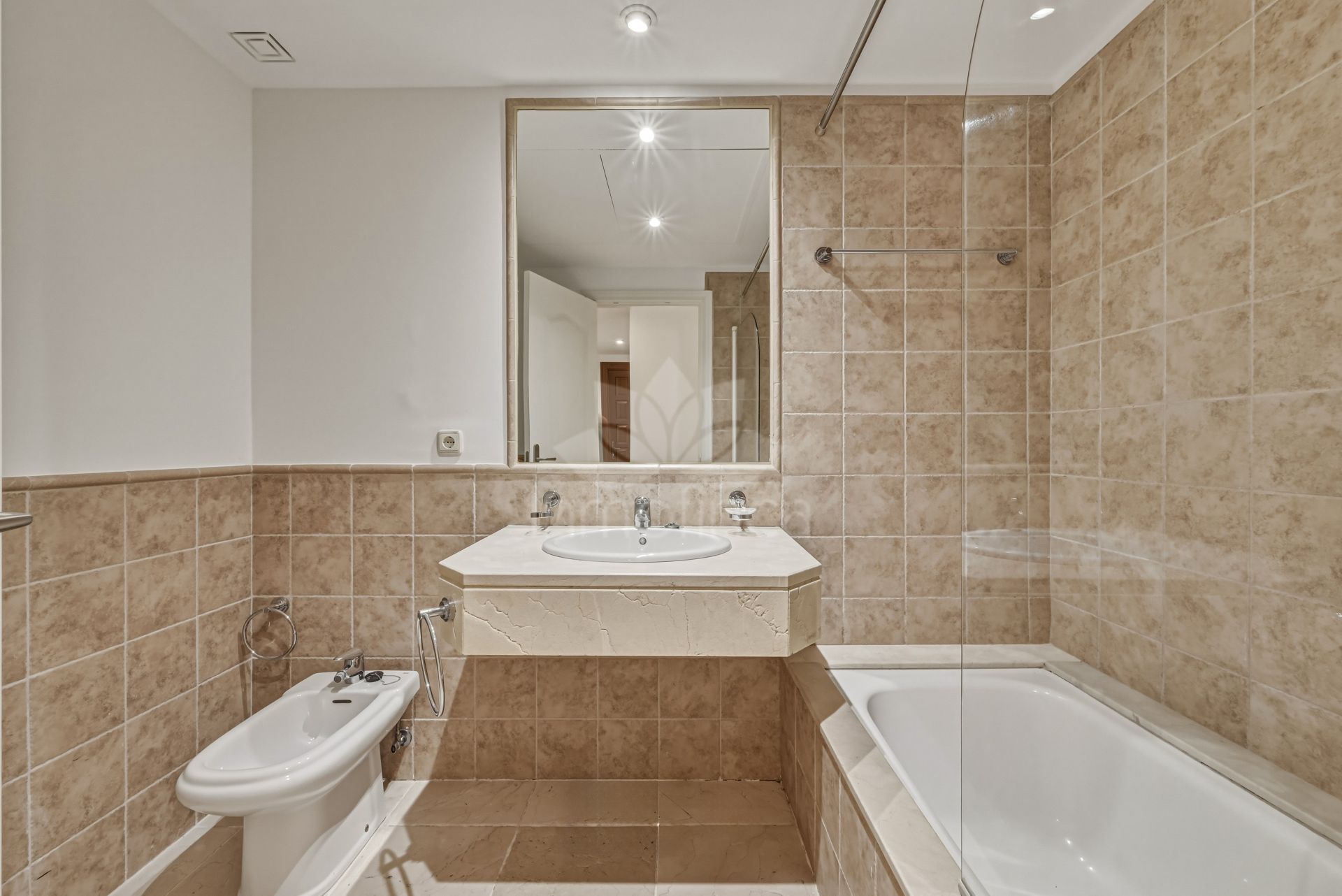 Ground Floor Apartment in Benatalaya, Estepona