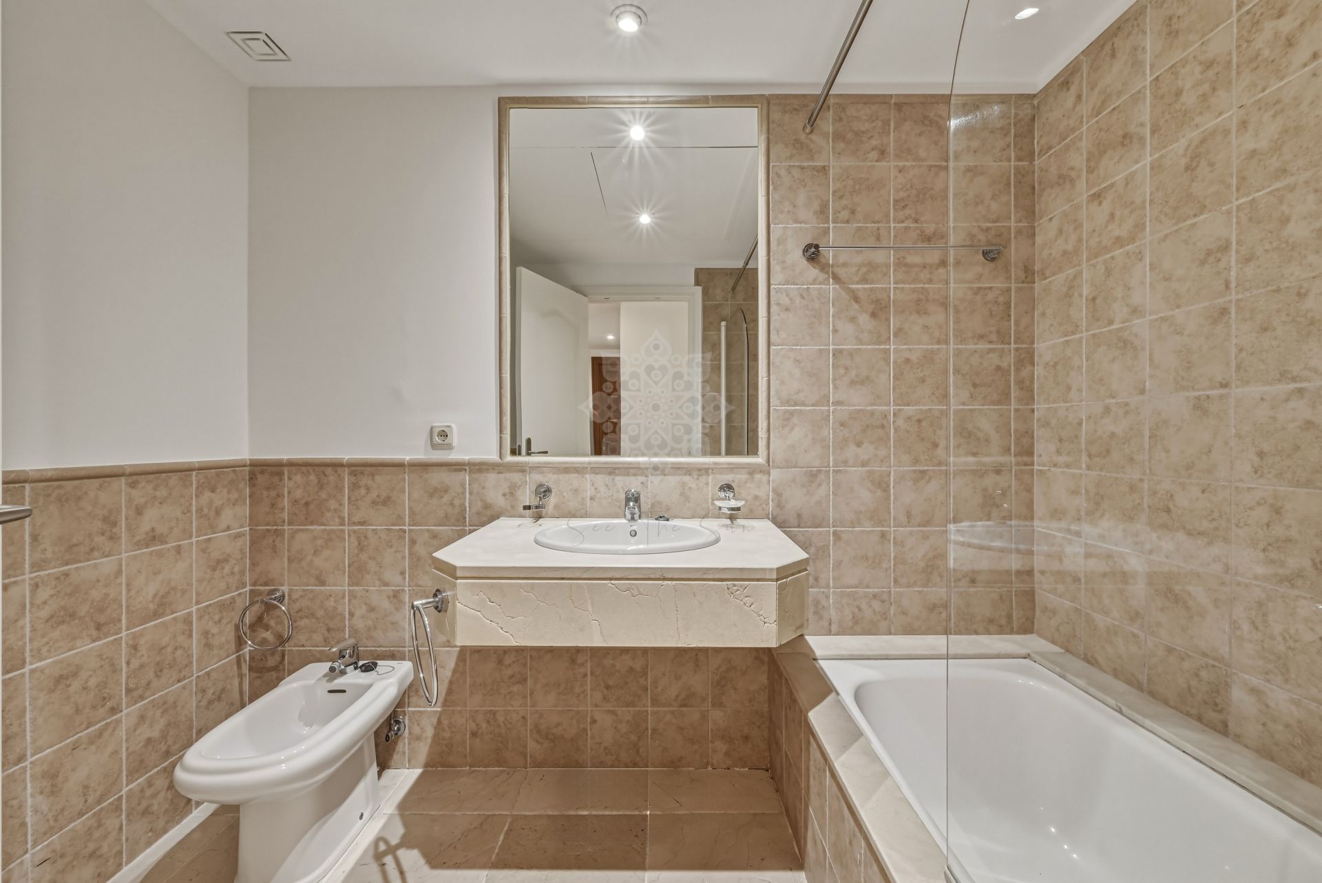 Ground Floor Apartment in Benatalaya, Estepona