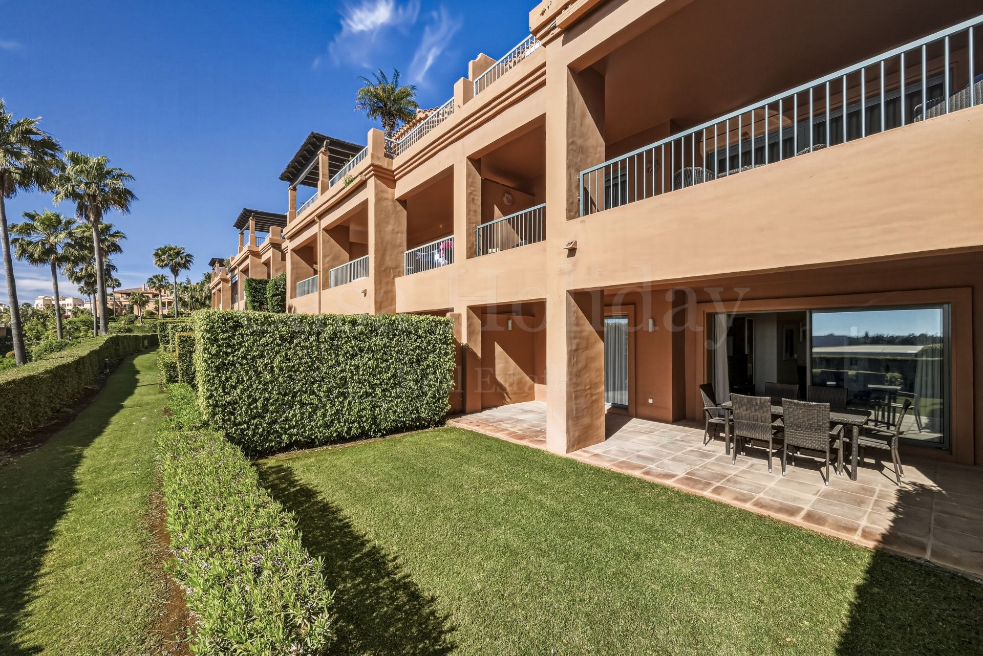 Ground Floor Apartment in Benatalaya, Estepona