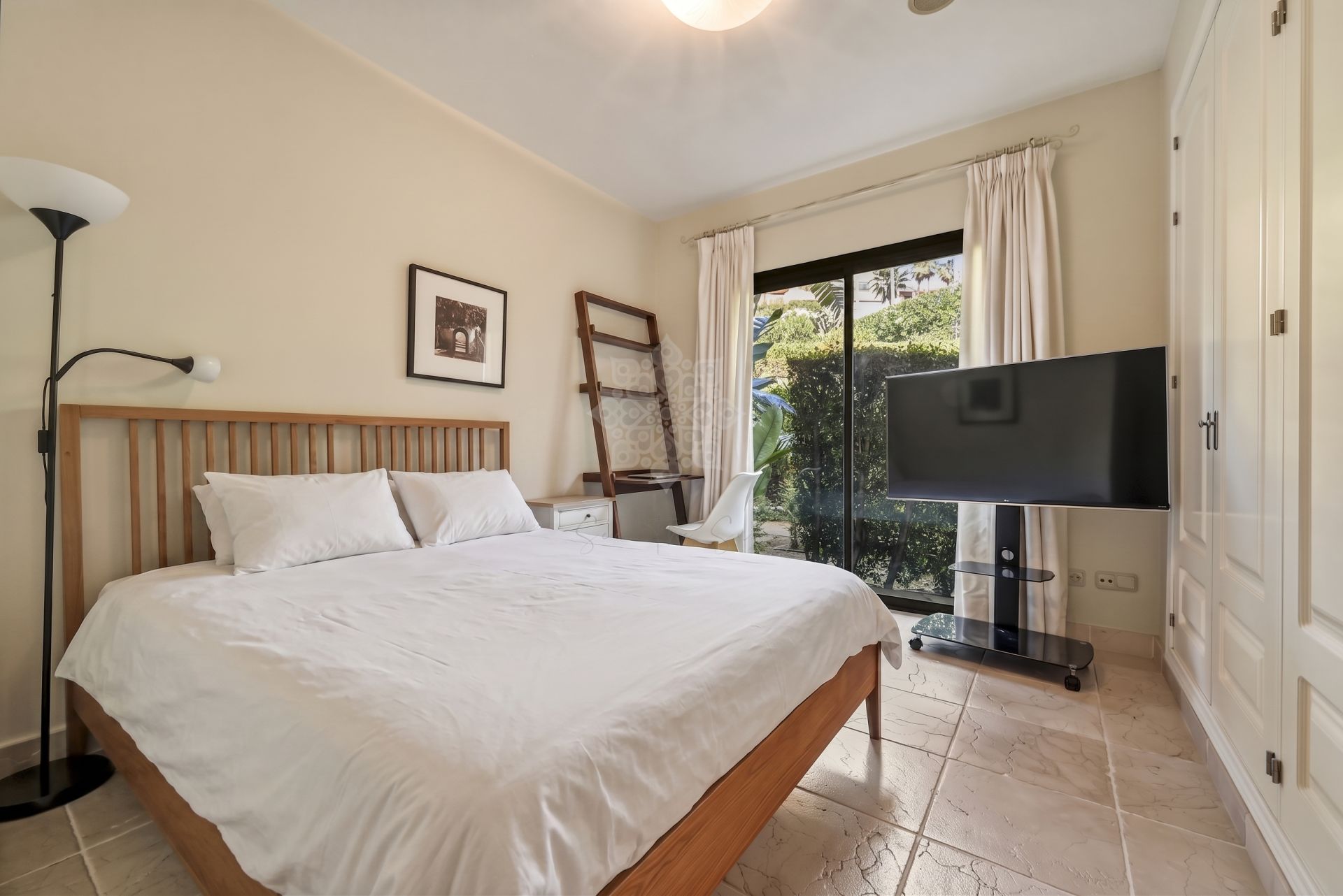Ground Floor Apartment in Benatalaya, Estepona