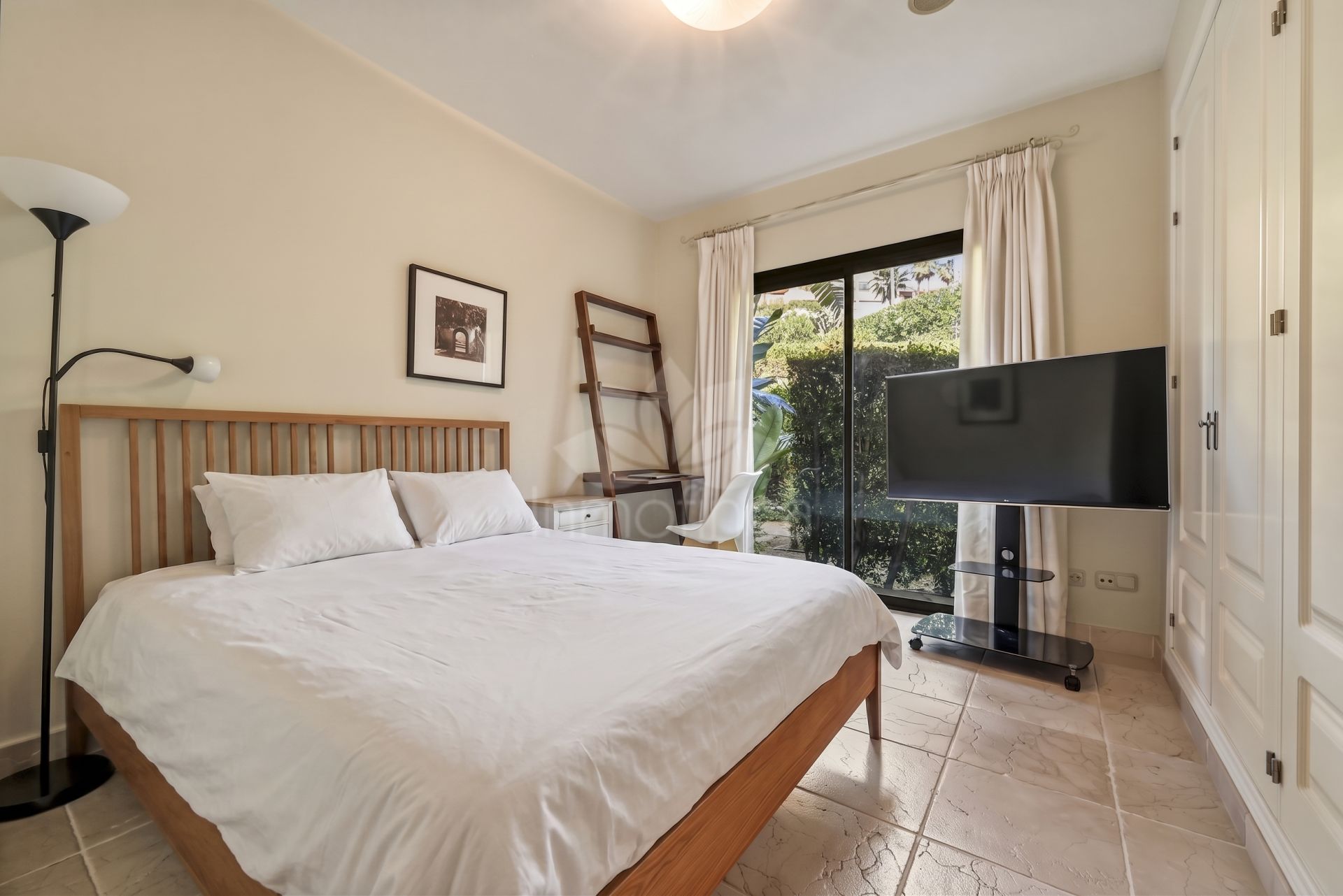 Ground Floor Apartment in Benatalaya, Estepona