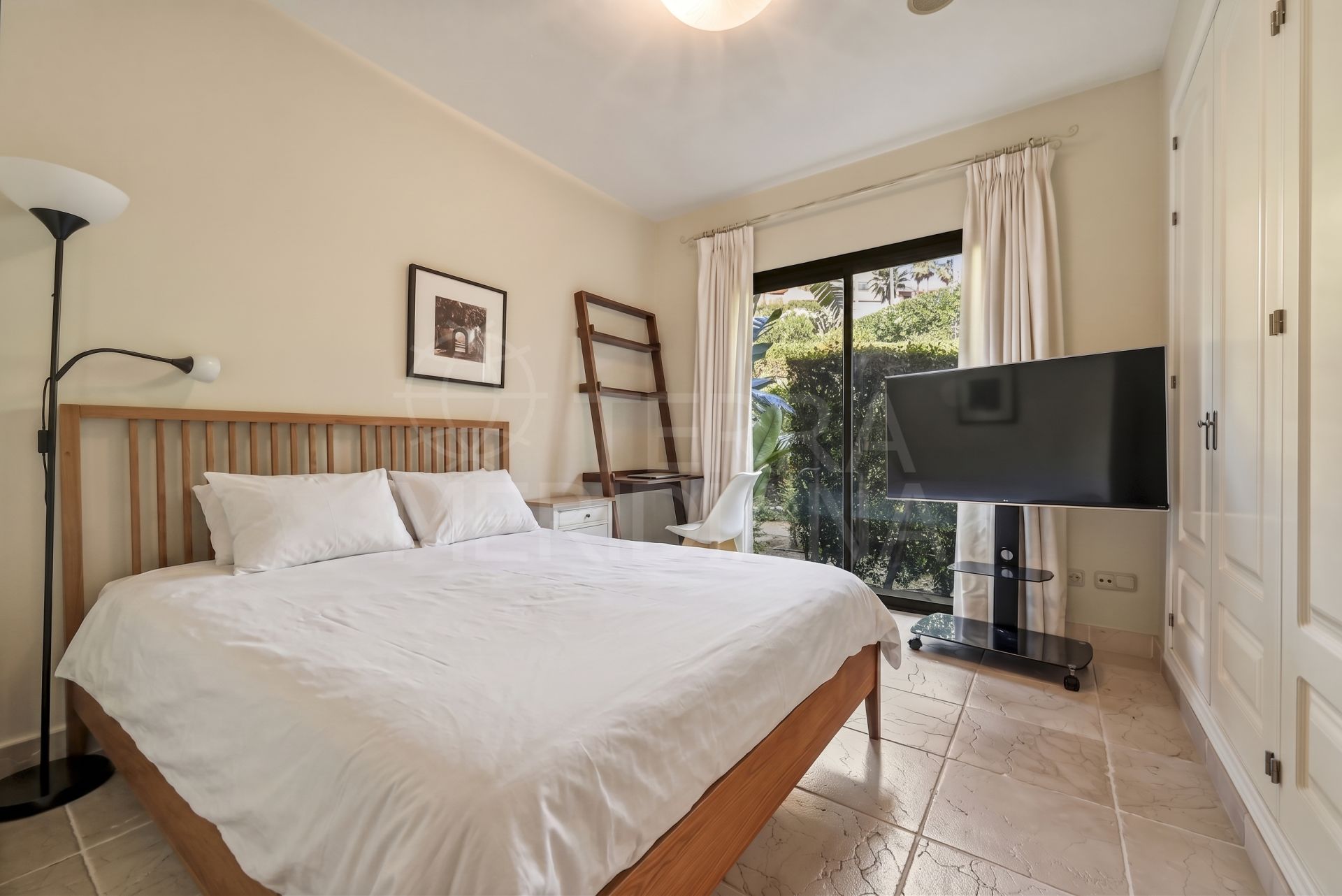 Ground Floor Apartment in Benatalaya, Estepona
