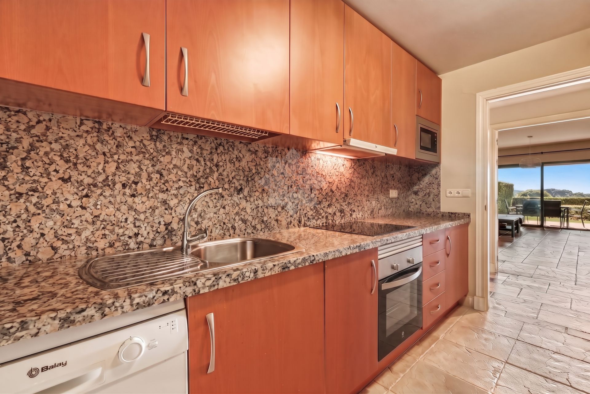 Ground Floor Apartment in Benatalaya, Estepona