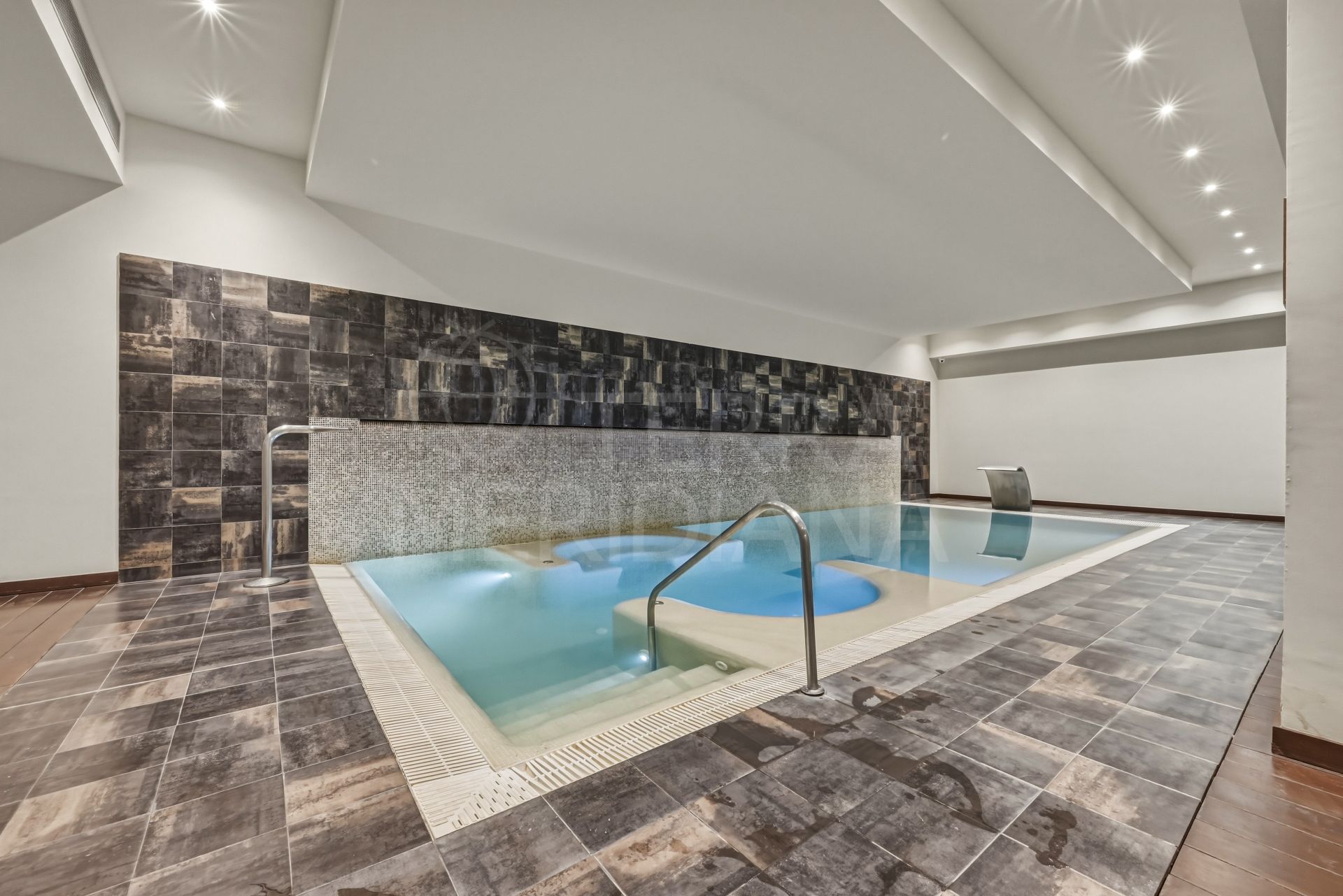 Ground Floor Apartment in Benatalaya, Estepona