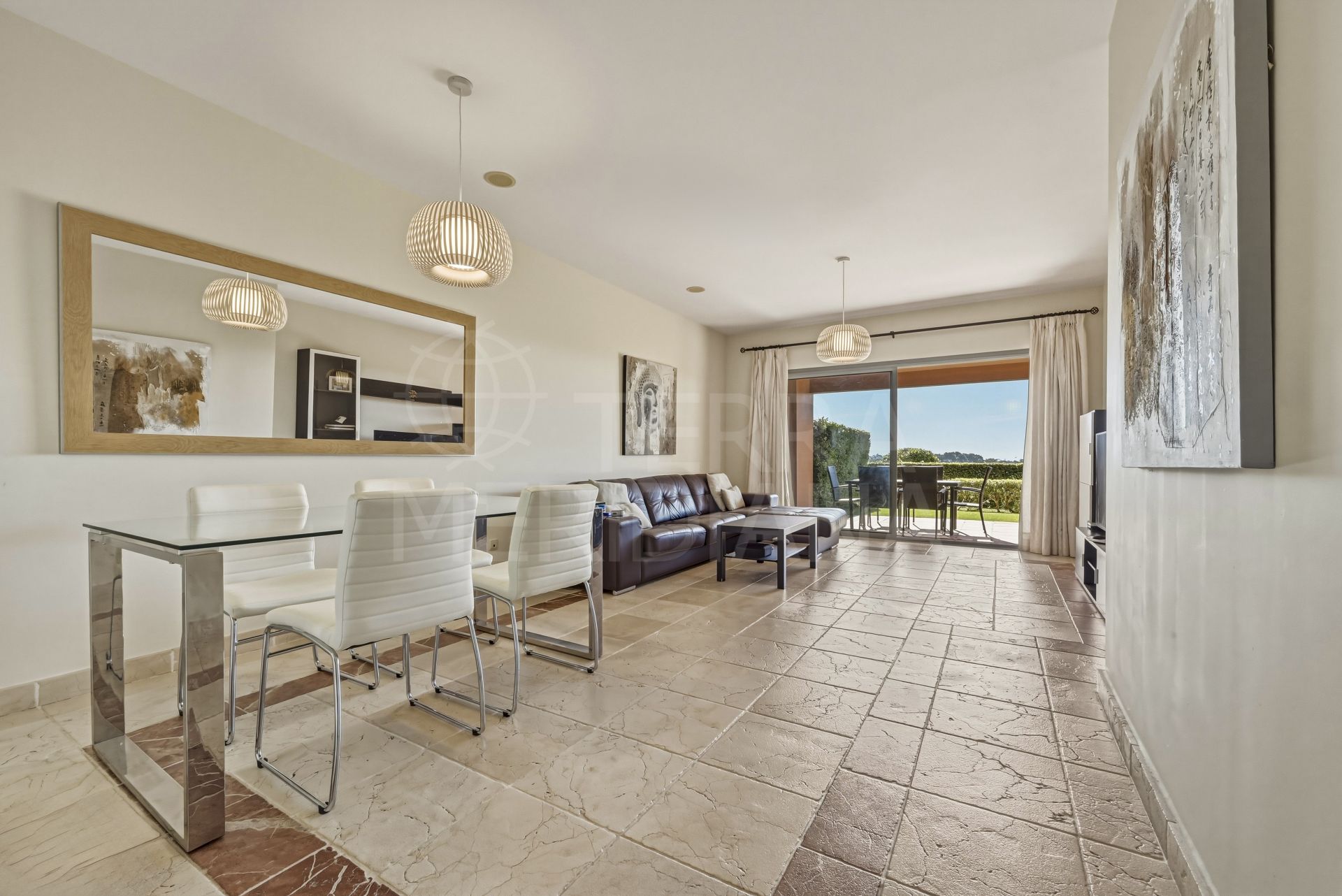 Ground Floor Apartment in Benatalaya, Estepona