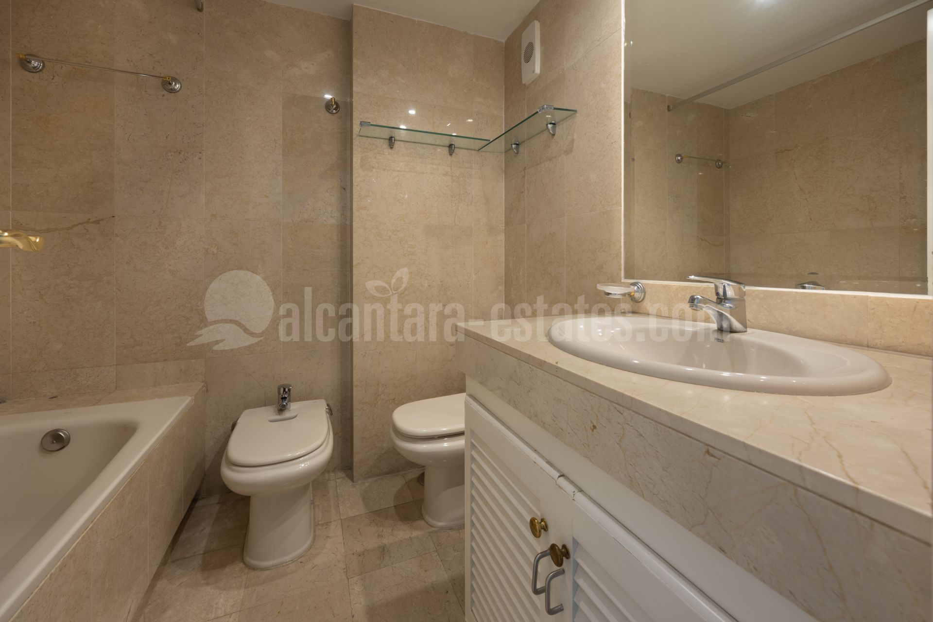 Apartment in Señorio de Aloha, Marbella
