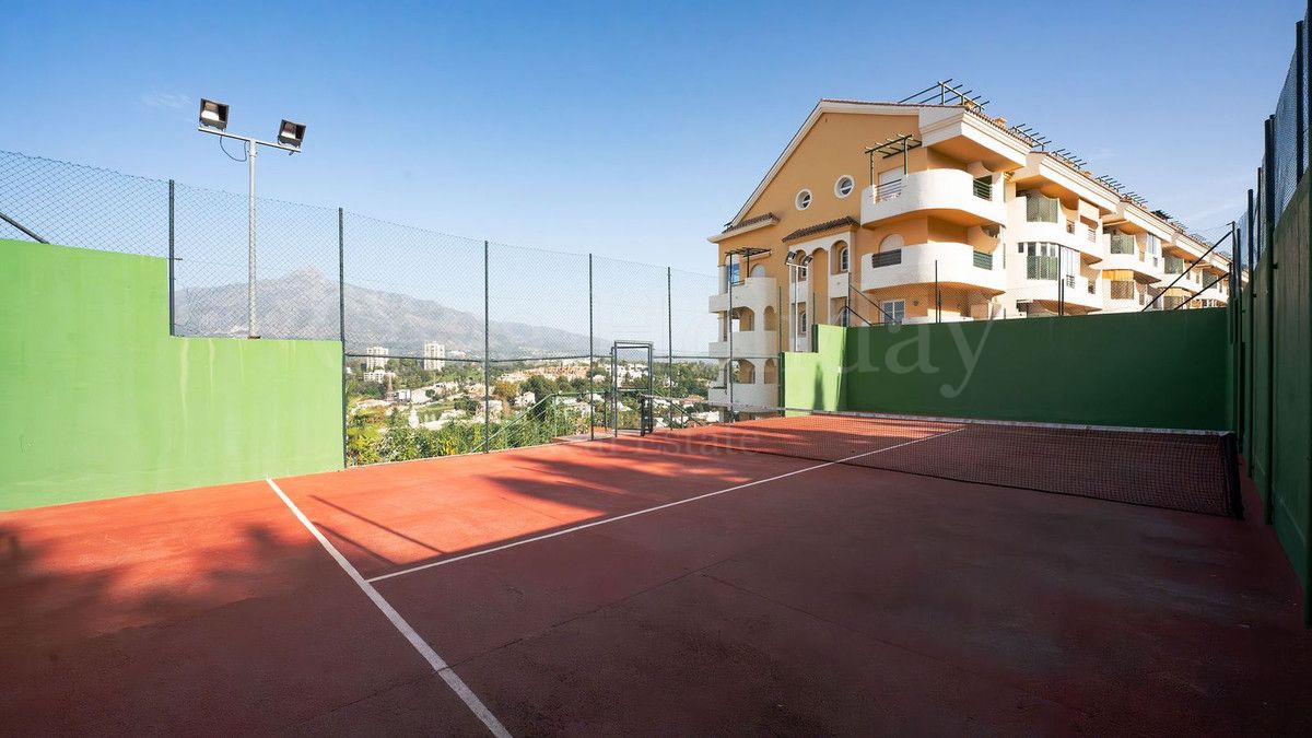 Apartment in Señorio de Aloha, Marbella