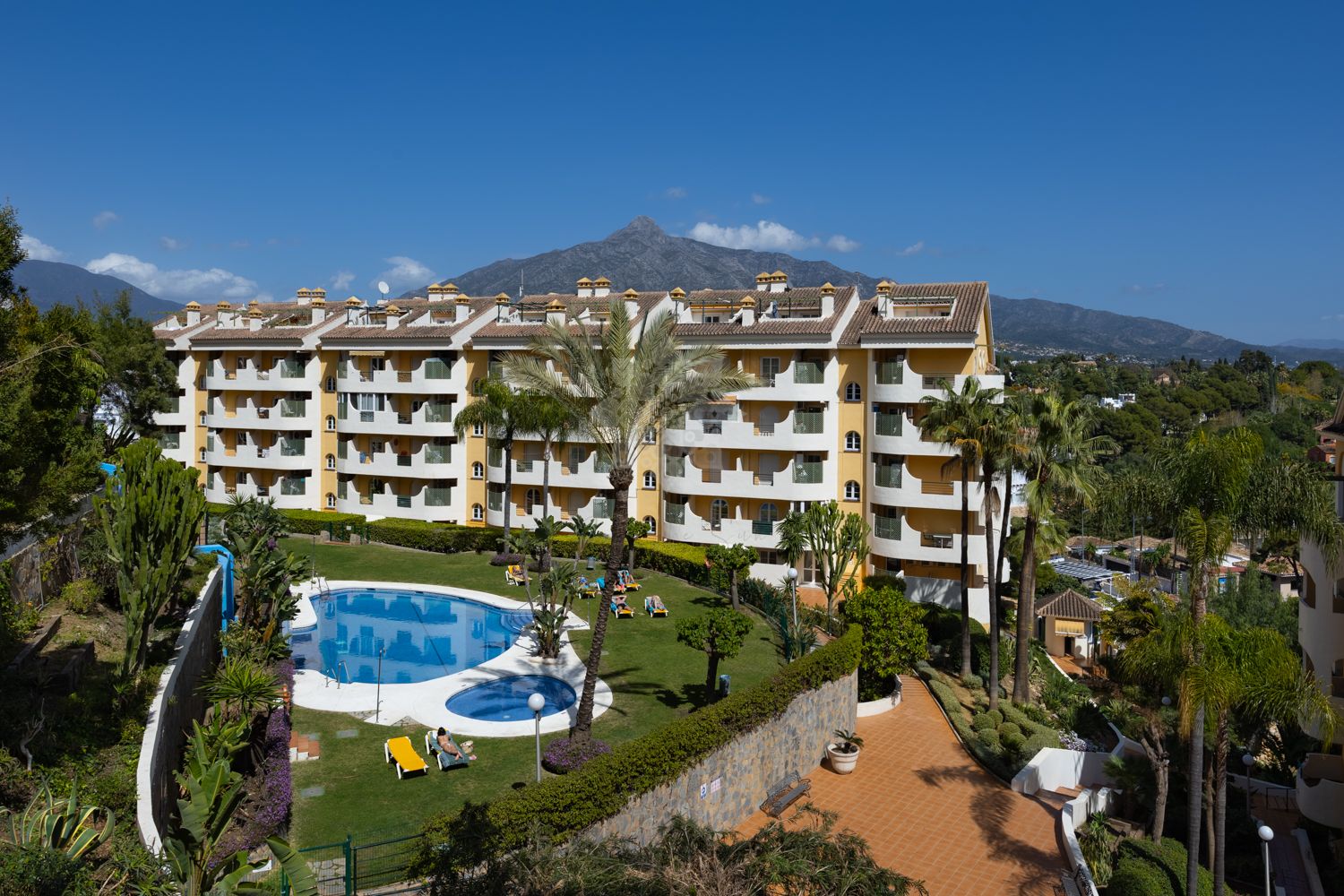 Apartment in Señorio de Aloha, Marbella