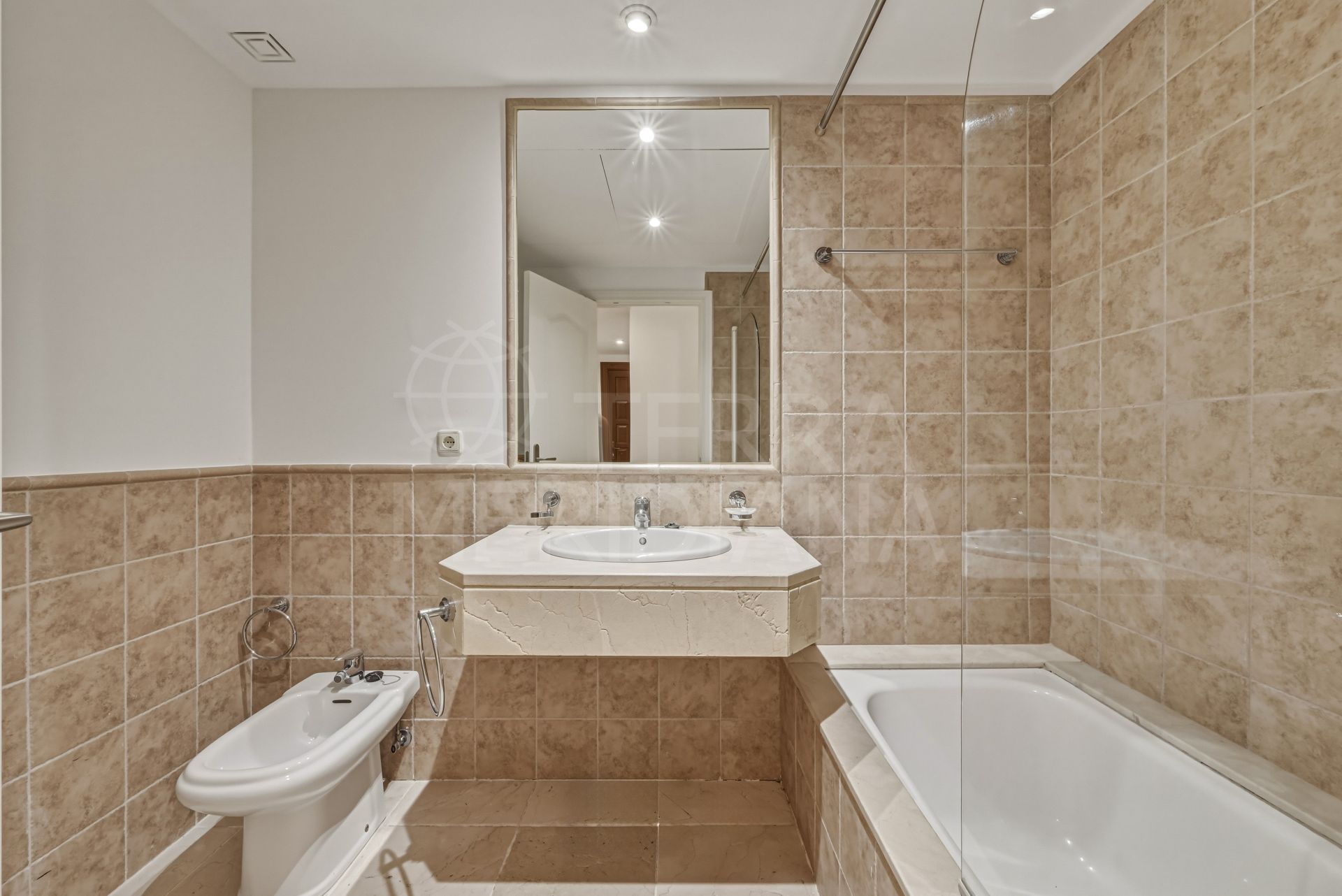 Ground Floor Apartment in Benatalaya, Estepona
