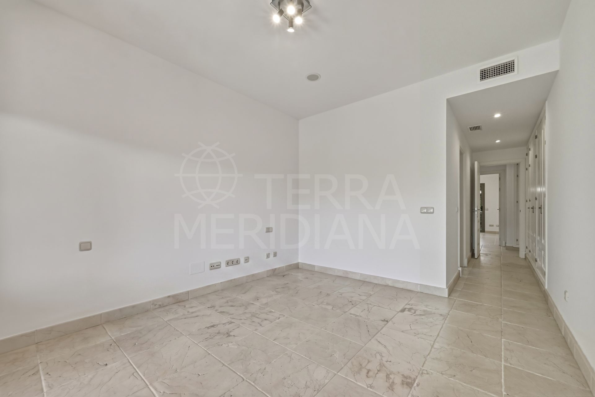 Ground Floor Apartment in Benatalaya, Estepona