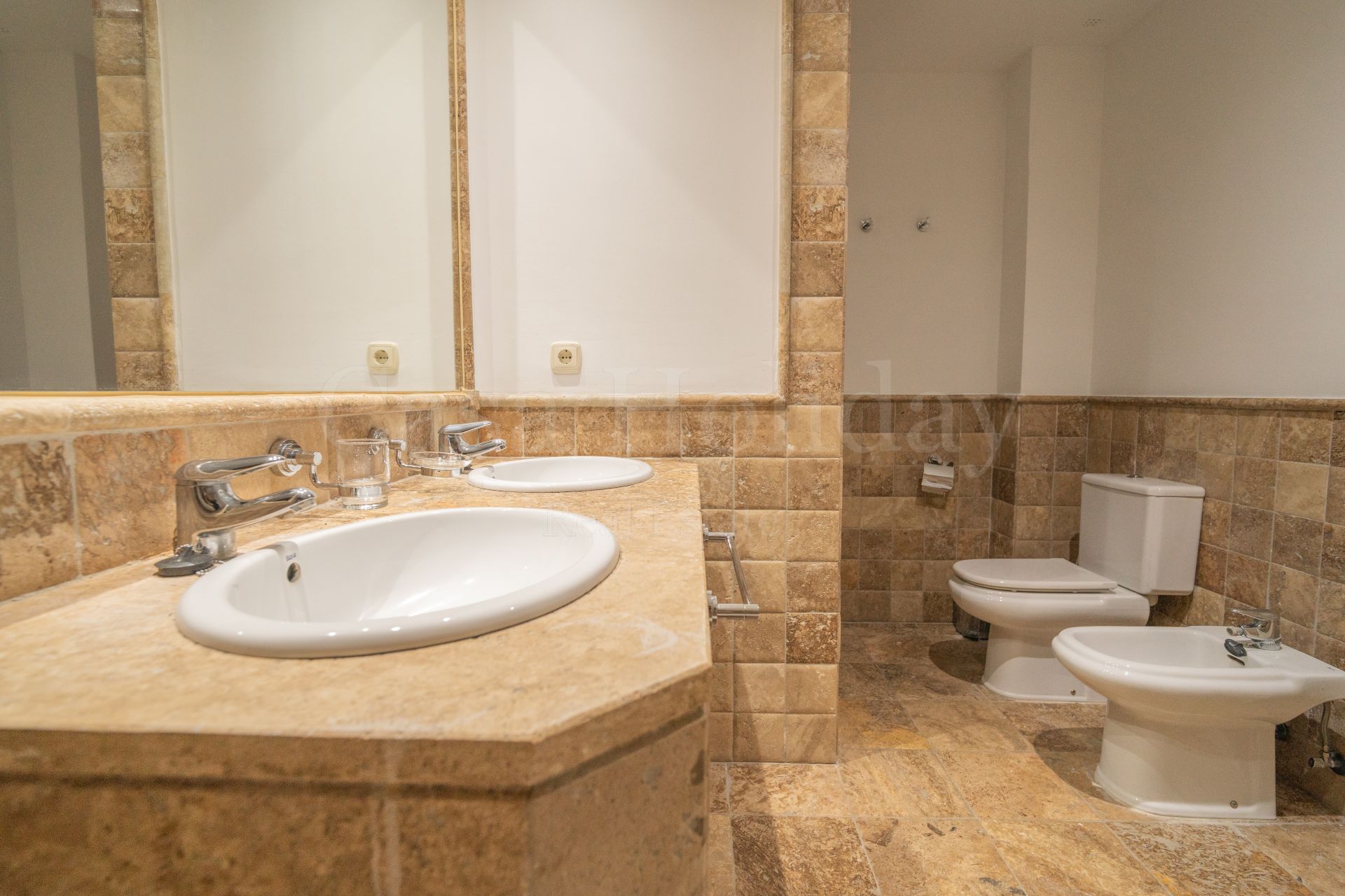 Apartamento Planta Baja en Benatalaya, Estepona