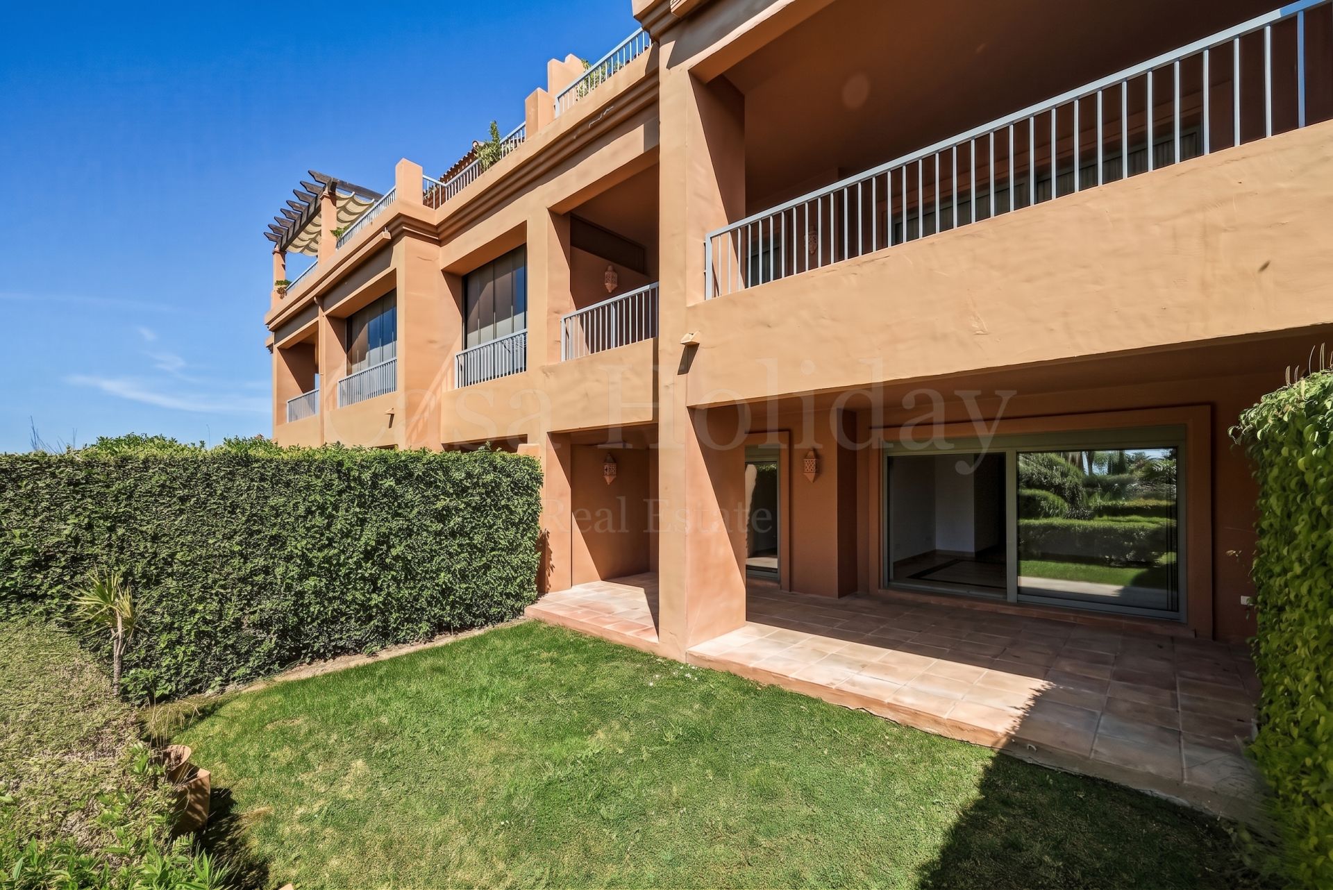 Ground Floor Apartment in Benatalaya, Estepona