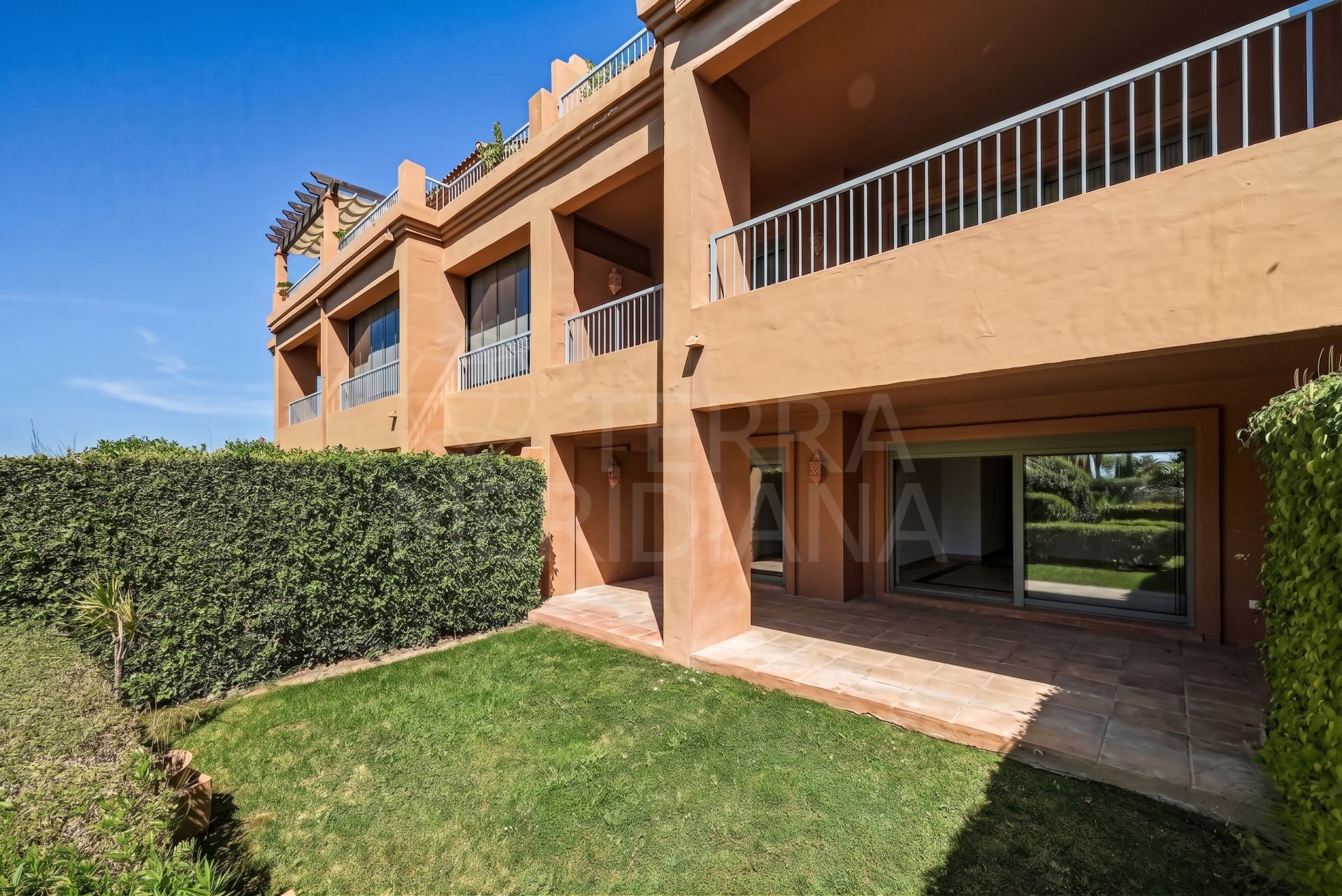 Ground Floor Apartment in Benatalaya, Estepona