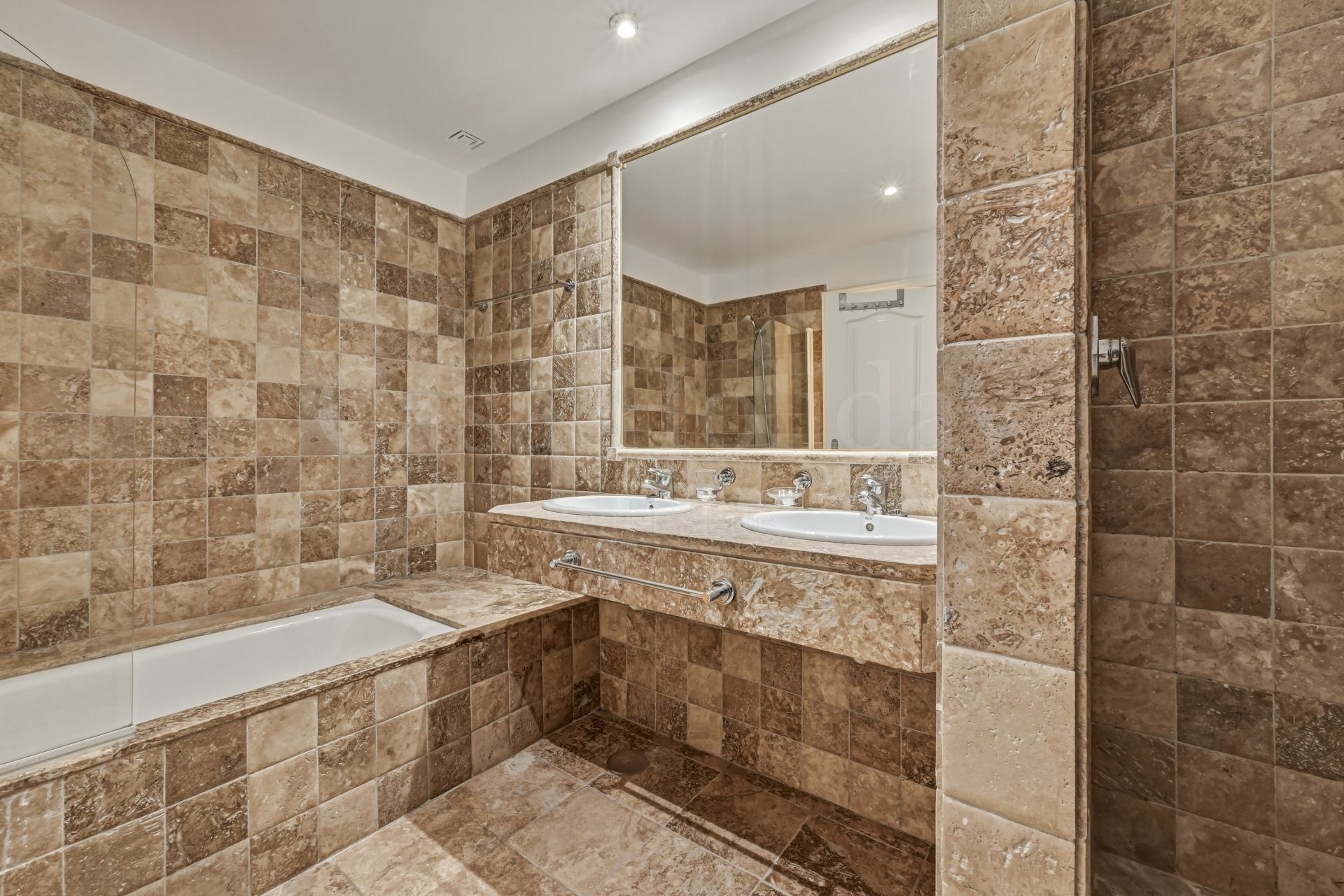 Ground Floor Apartment in Benatalaya, Estepona