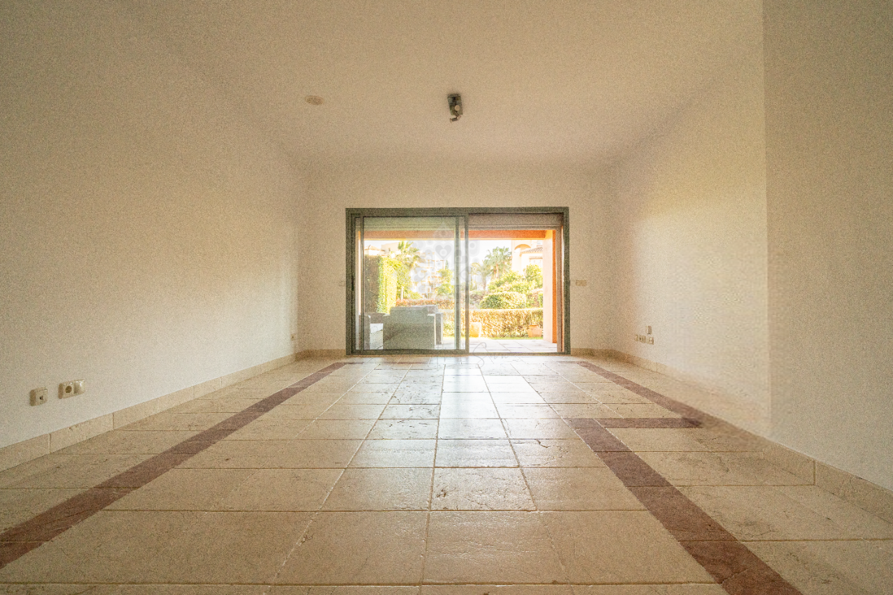 Ground Floor Apartment in Benatalaya, Estepona