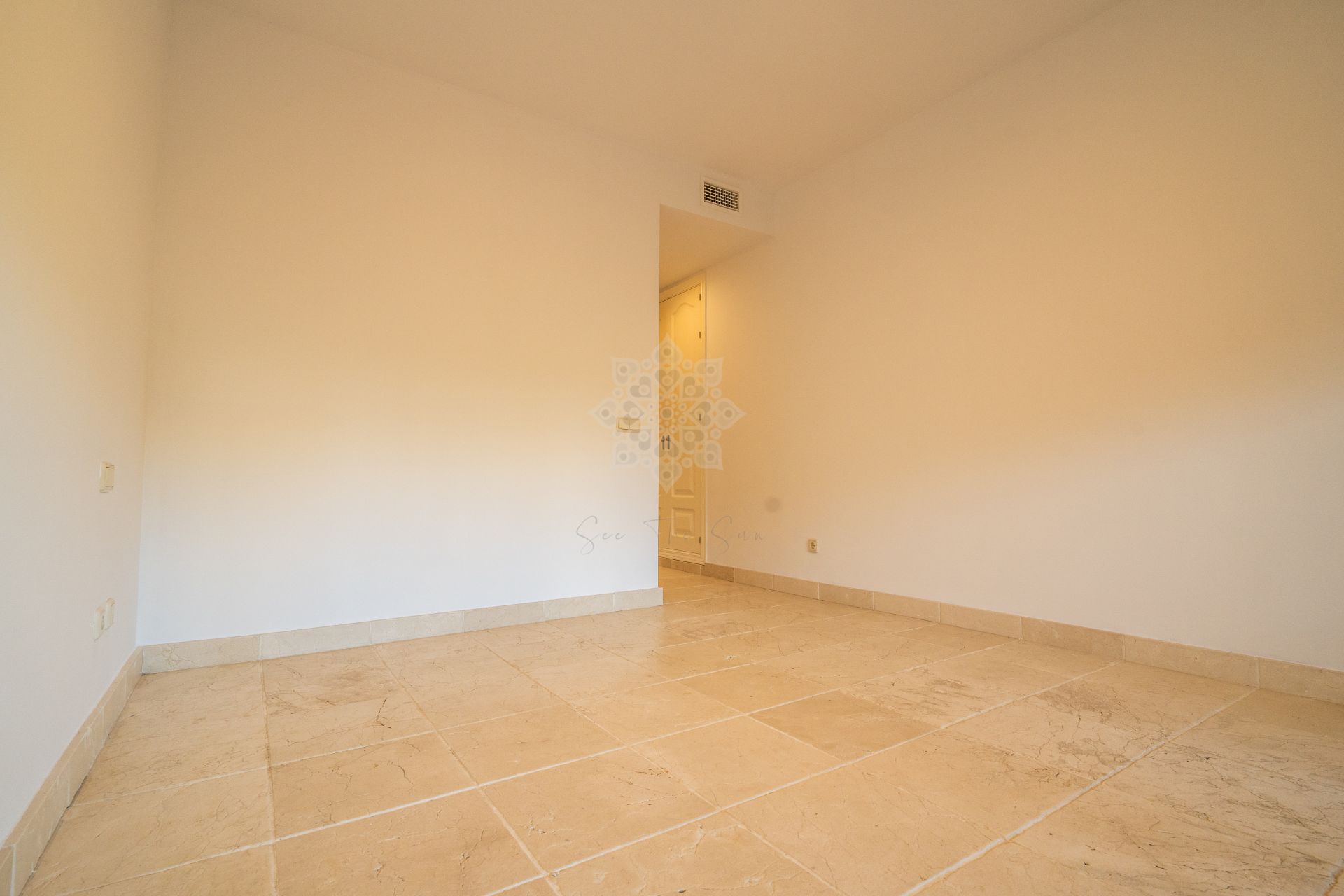 Ground Floor Apartment in Benatalaya, Estepona