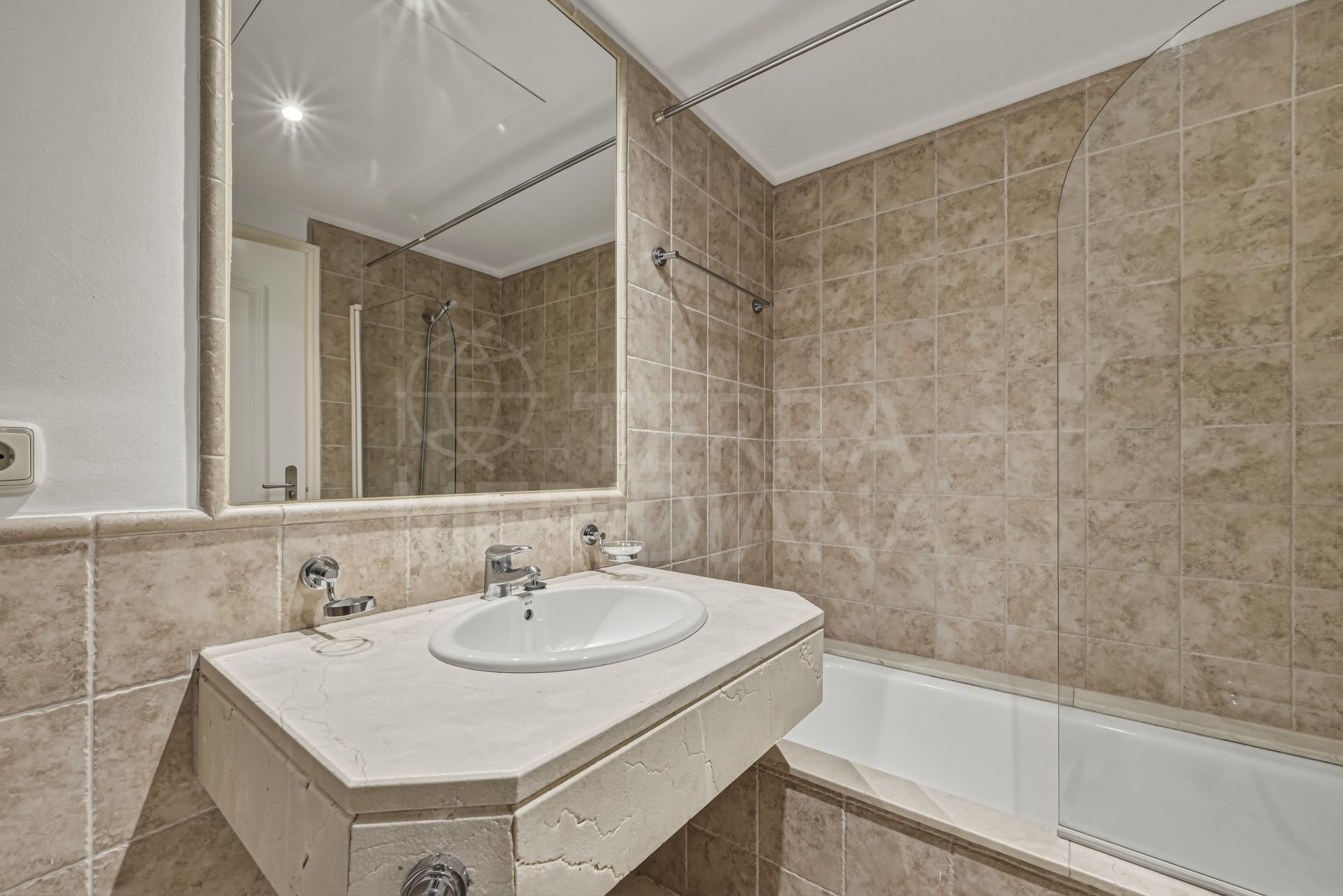 Ground Floor Apartment in Benatalaya, Estepona