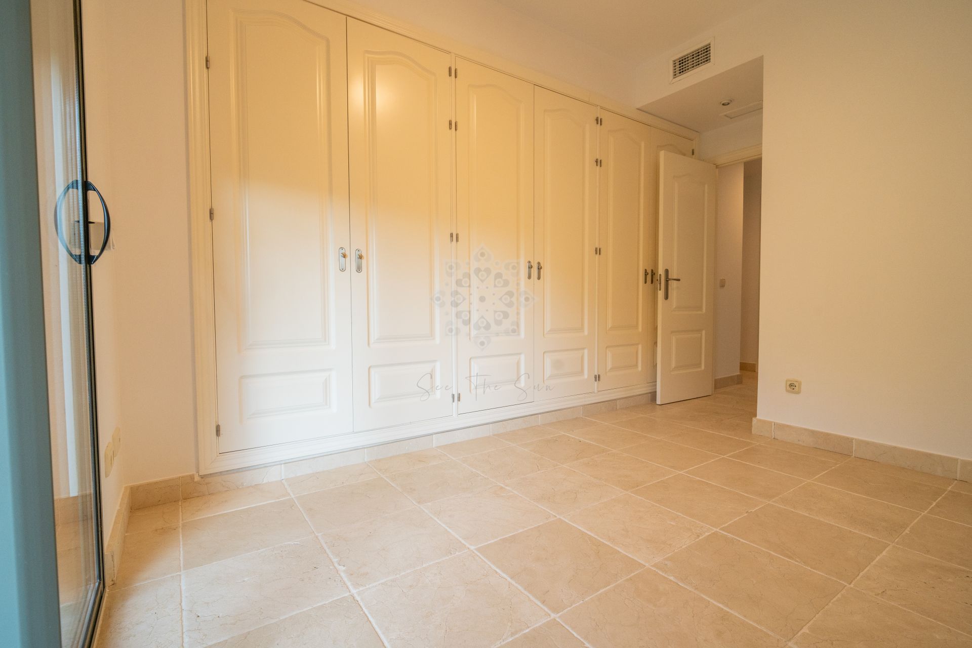 Ground Floor Apartment in Benatalaya, Estepona