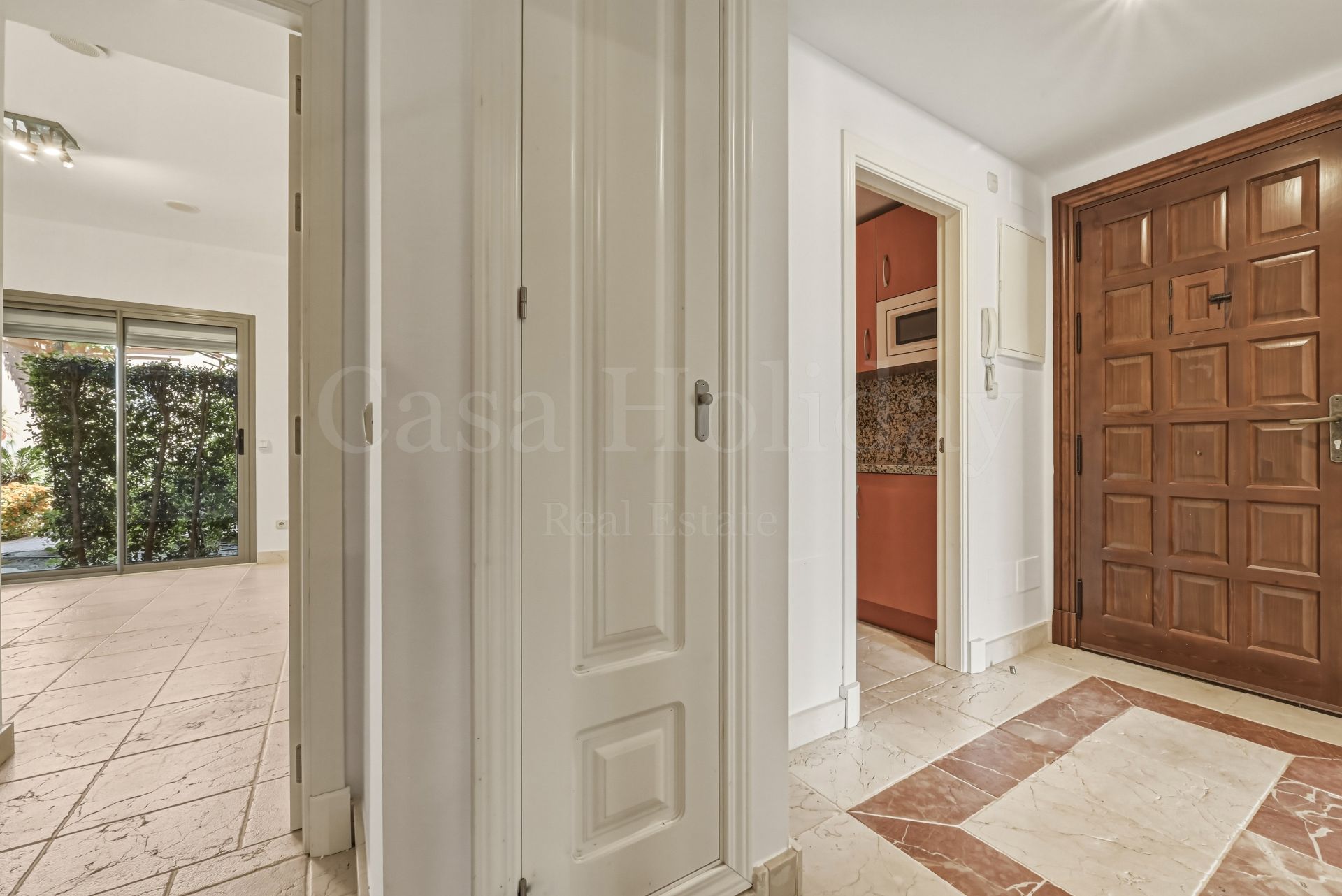 Ground Floor Apartment in Benatalaya, Estepona