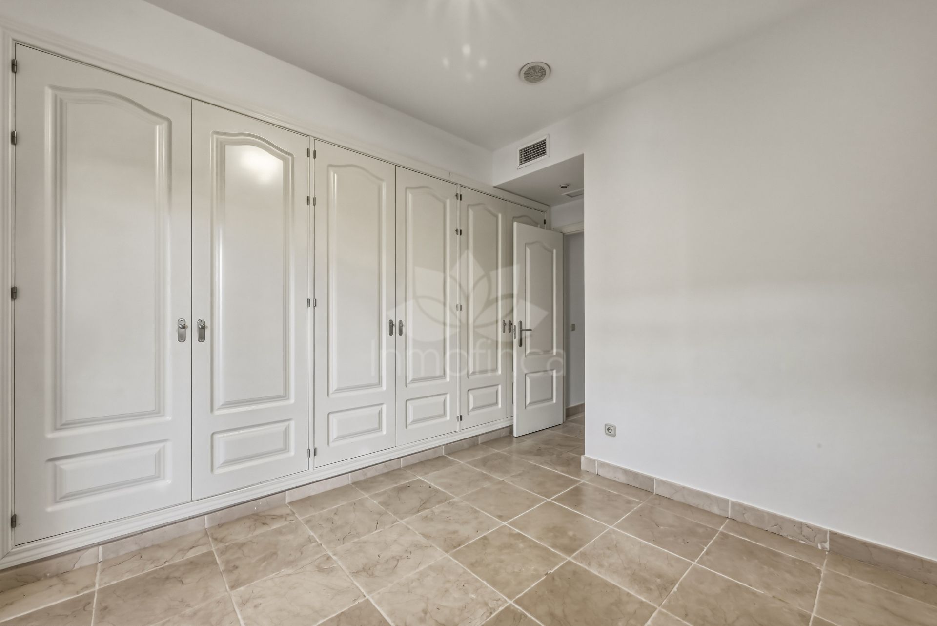 Ground Floor Apartment in Benatalaya, Estepona