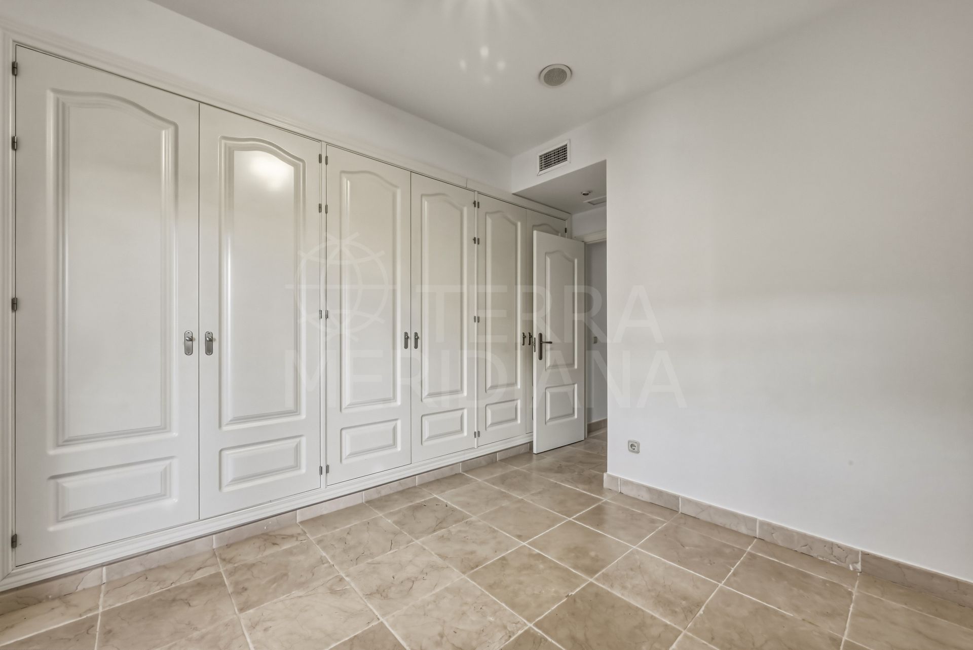 Ground Floor Apartment in Benatalaya, Estepona