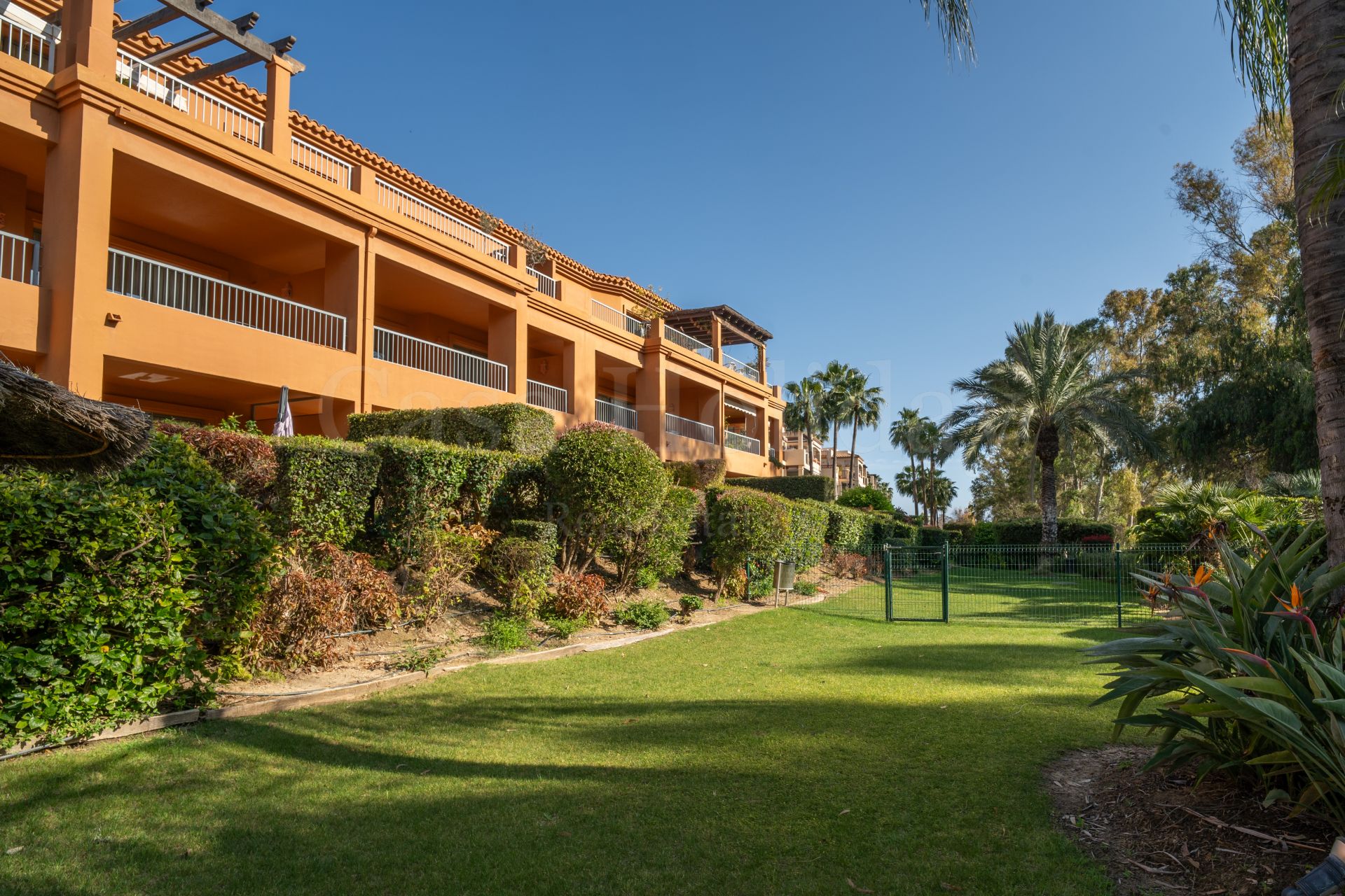 Apartamento Planta Baja en Benatalaya, Estepona