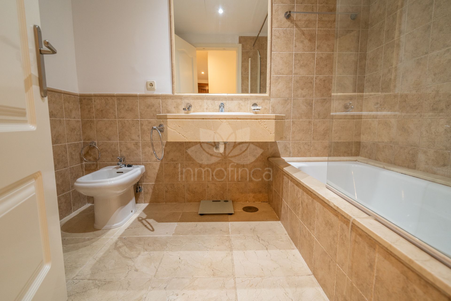 Apartamento Planta Baja en Benatalaya, Estepona