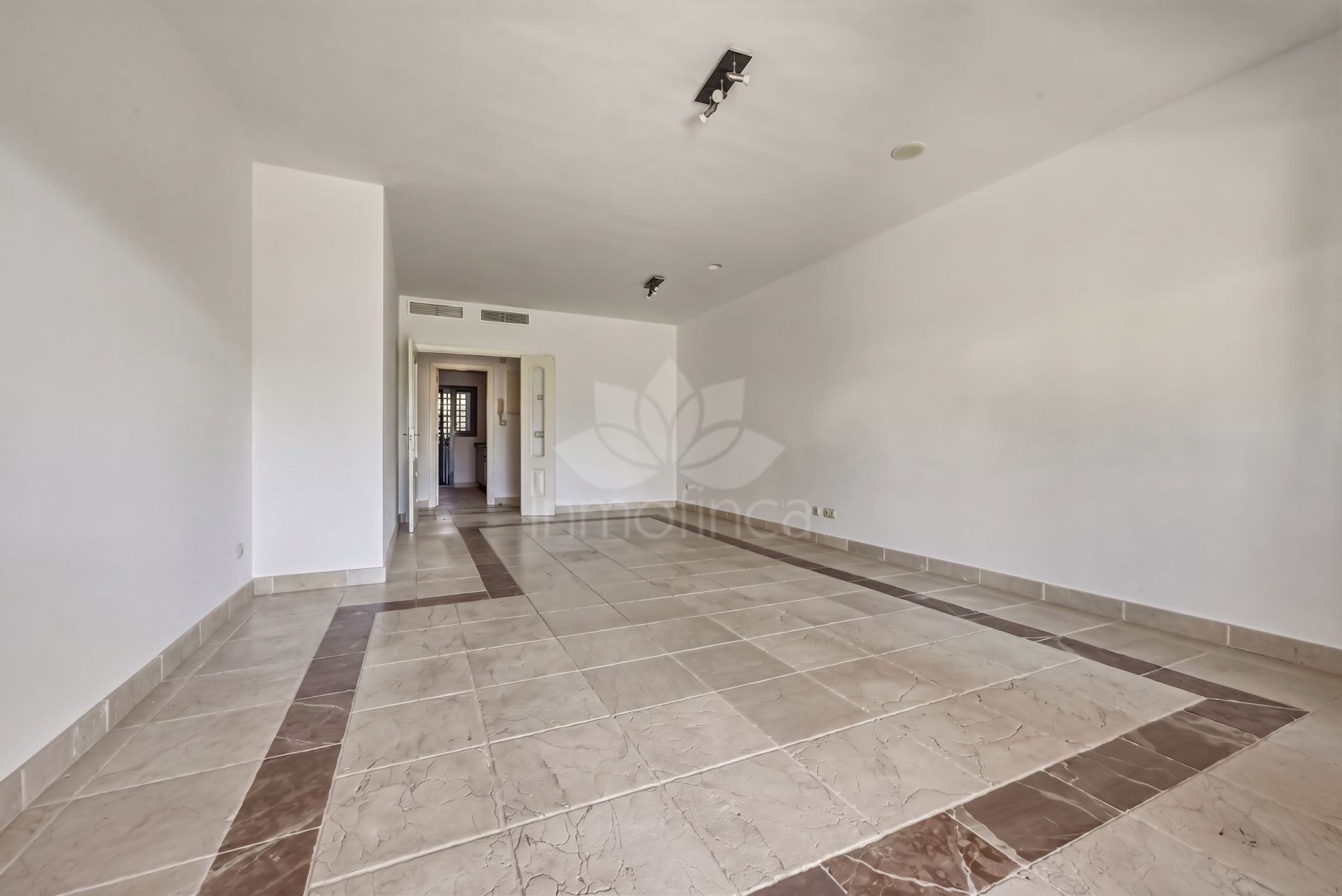 Ground Floor Apartment in Benatalaya, Estepona